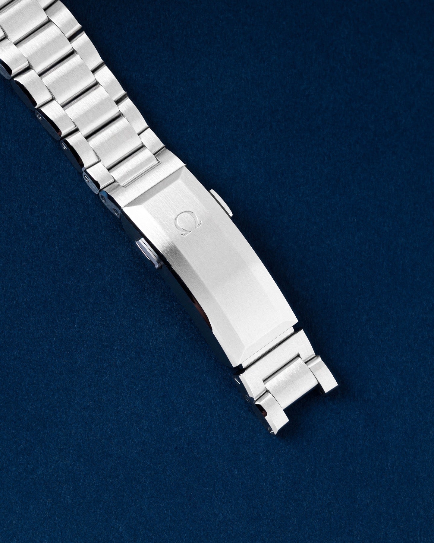 Omega Planet Ocean 215.30.46.21.03.001 Thumbnail 3