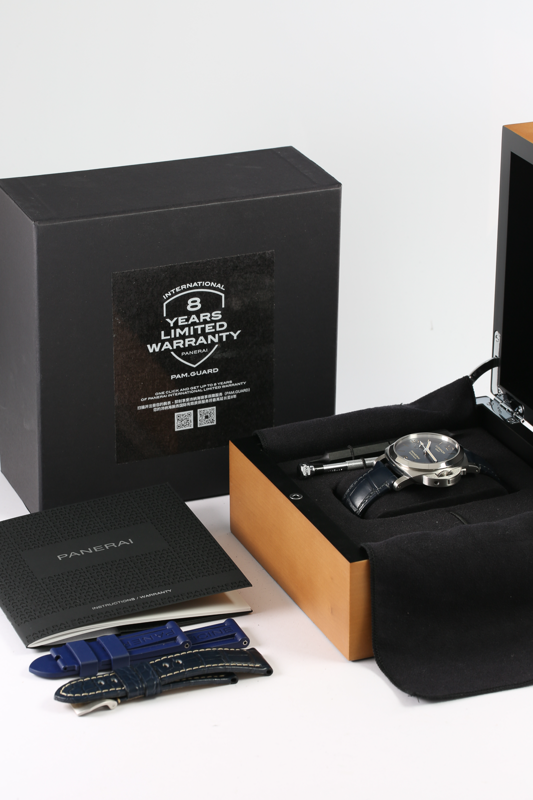 Panerai Luminor GMT PAM01033 Thumbnail 7