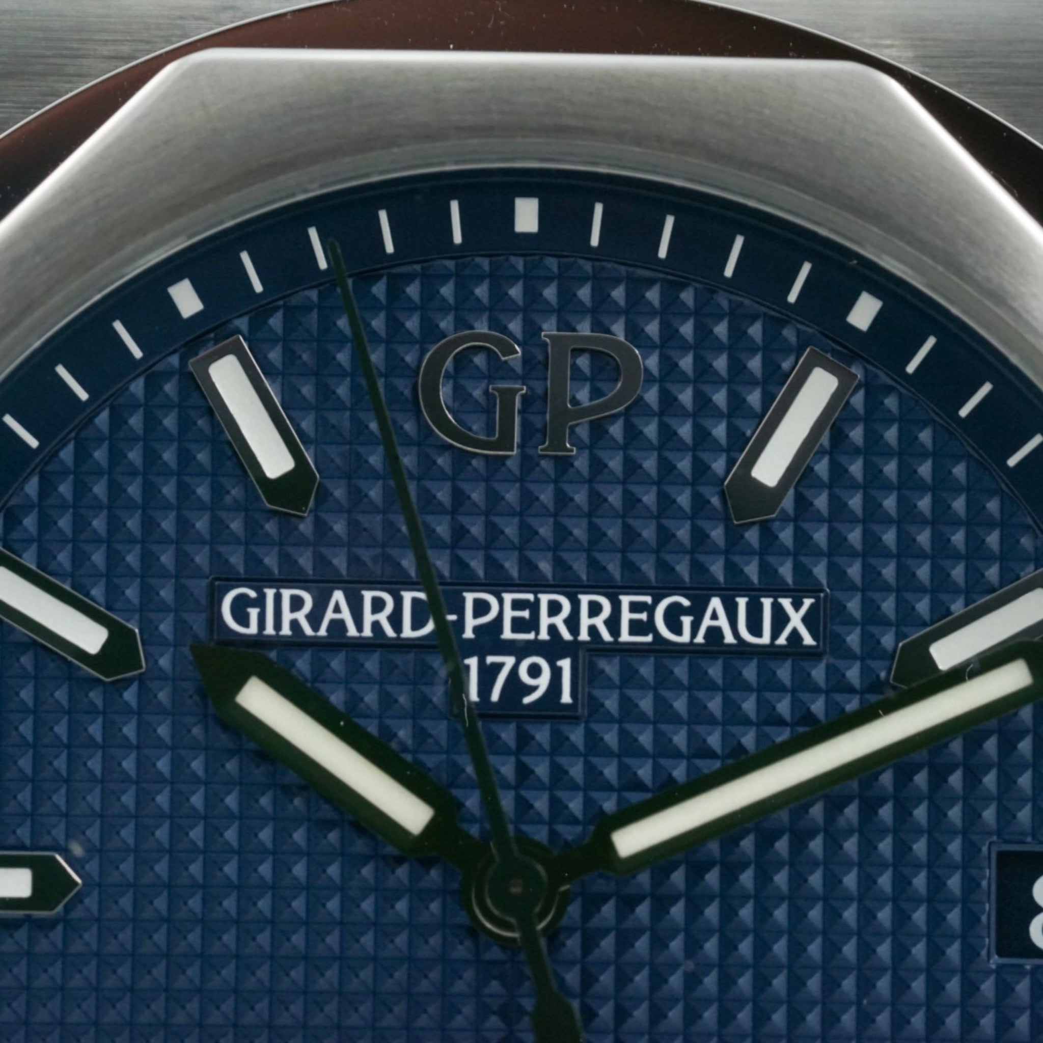 Girard Perregaux Laureato 81010-11-431-11A Thumbnail 5