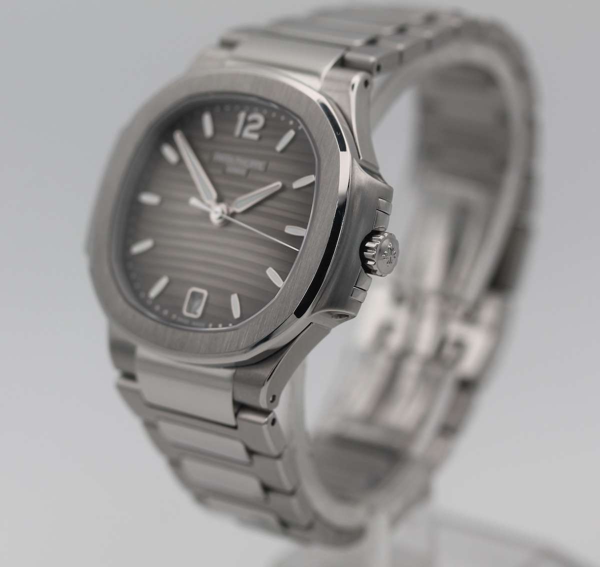 Patek Philippe Nautilus 7118/1A-011 Thumbnail 2