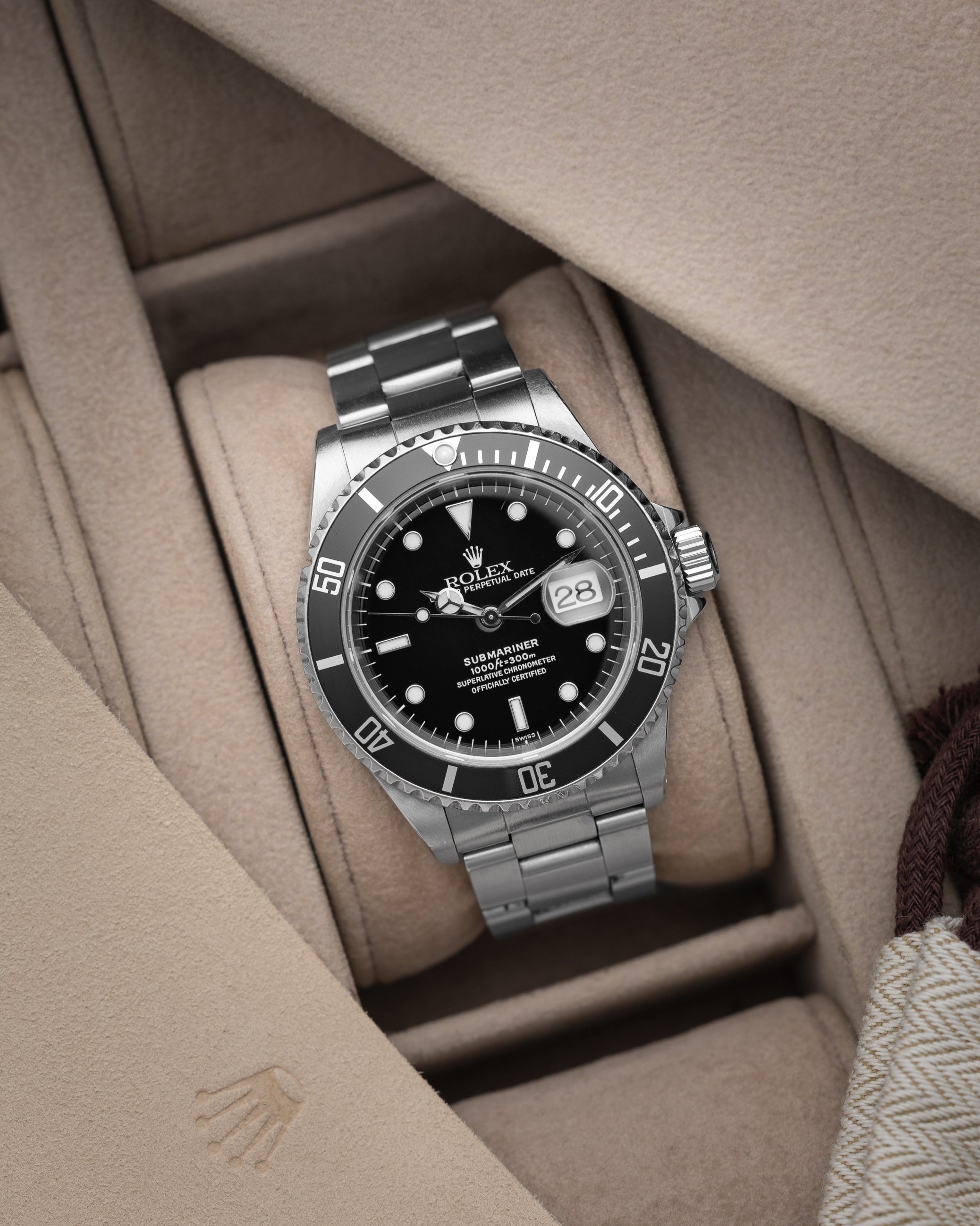 Rolex Submariner 16610 Thumbnail 2
