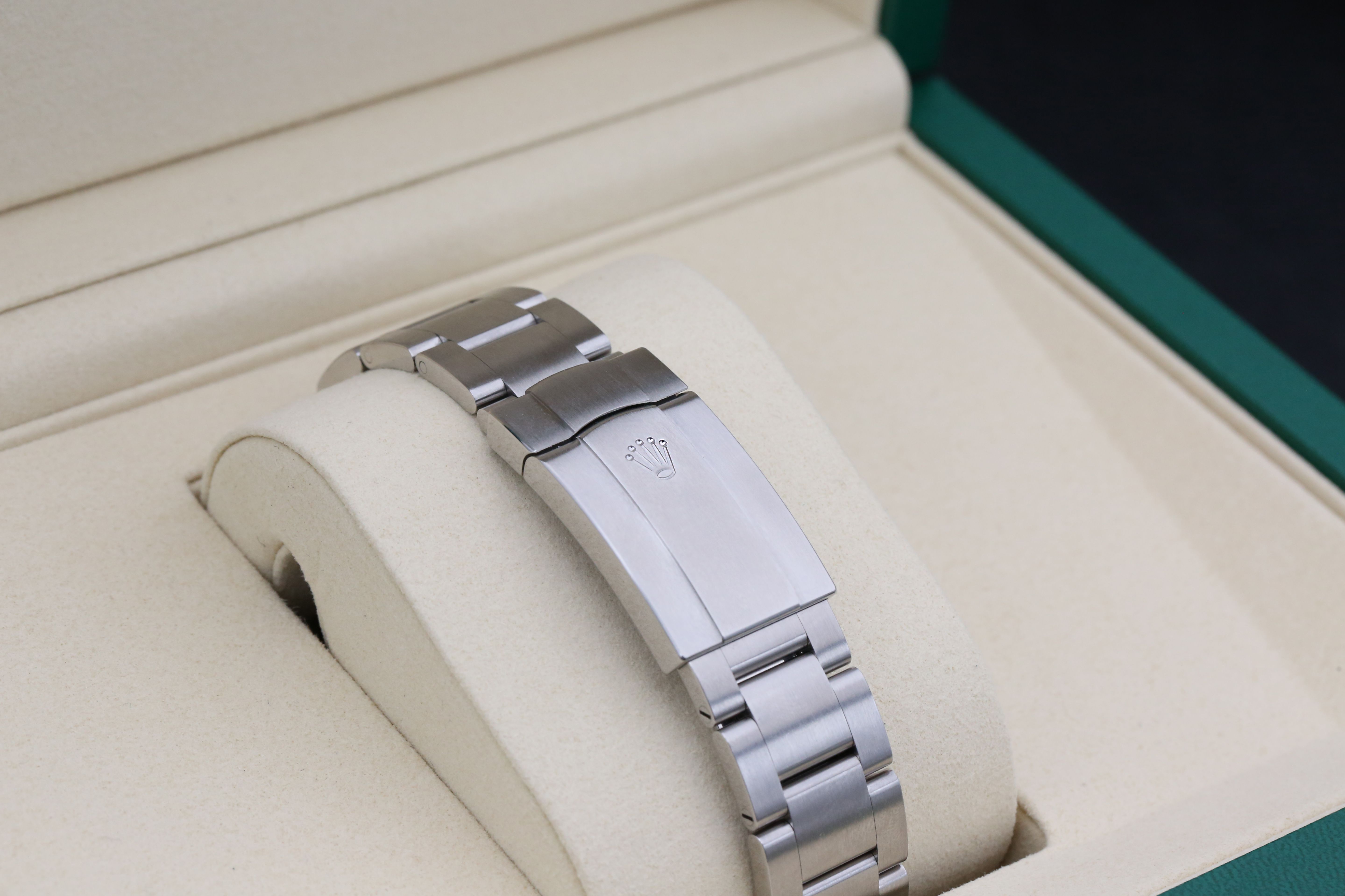 Rolex Oyster Perpetual 41 134300 Thumbnail 3