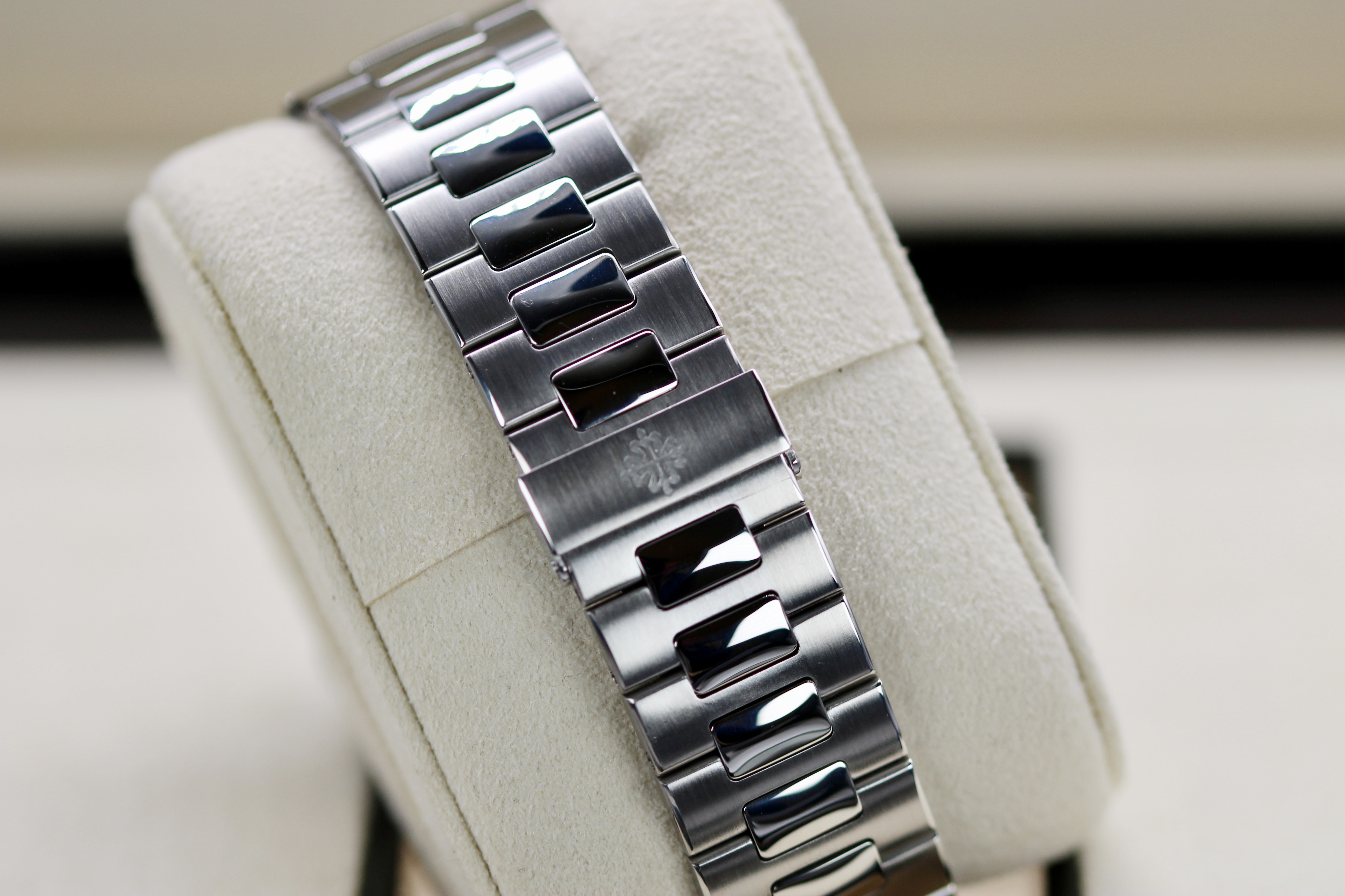 Patek Philippe Nautilus 5711/1A-010 Thumbnail 4