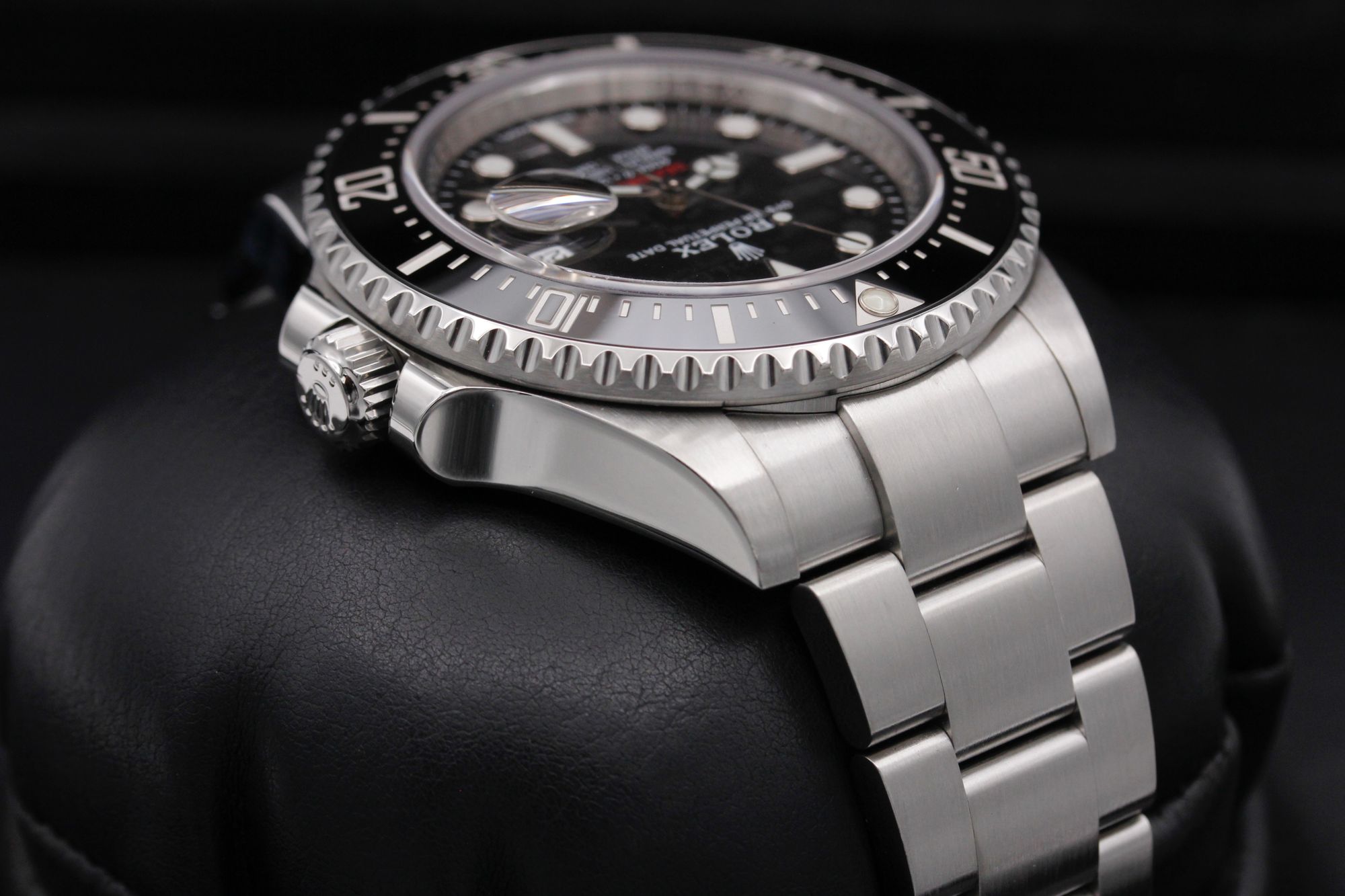 Rolex Sea-Dweller 126600 Thumbnail 4