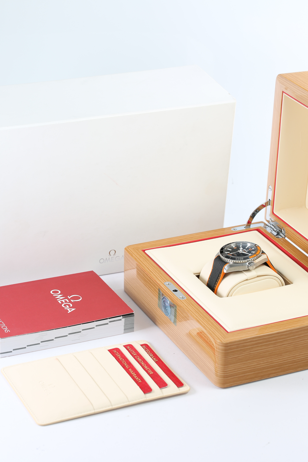 Omega Planet Ocean 215.32.44.21.01.001 Thumbnail 7