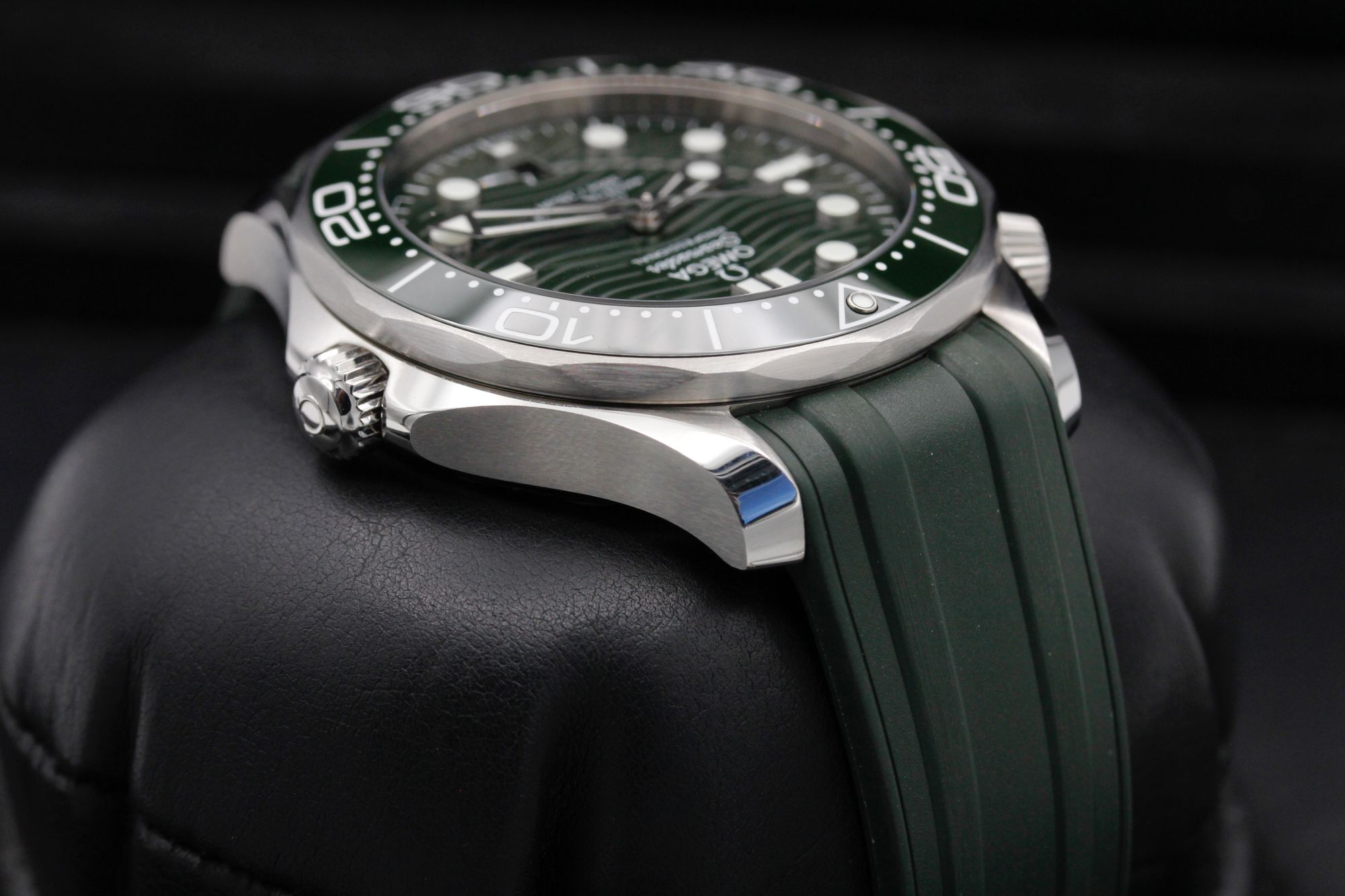 Omega Seamaster Diver 300m 210.32.42.20.10.001 Thumbnail 4