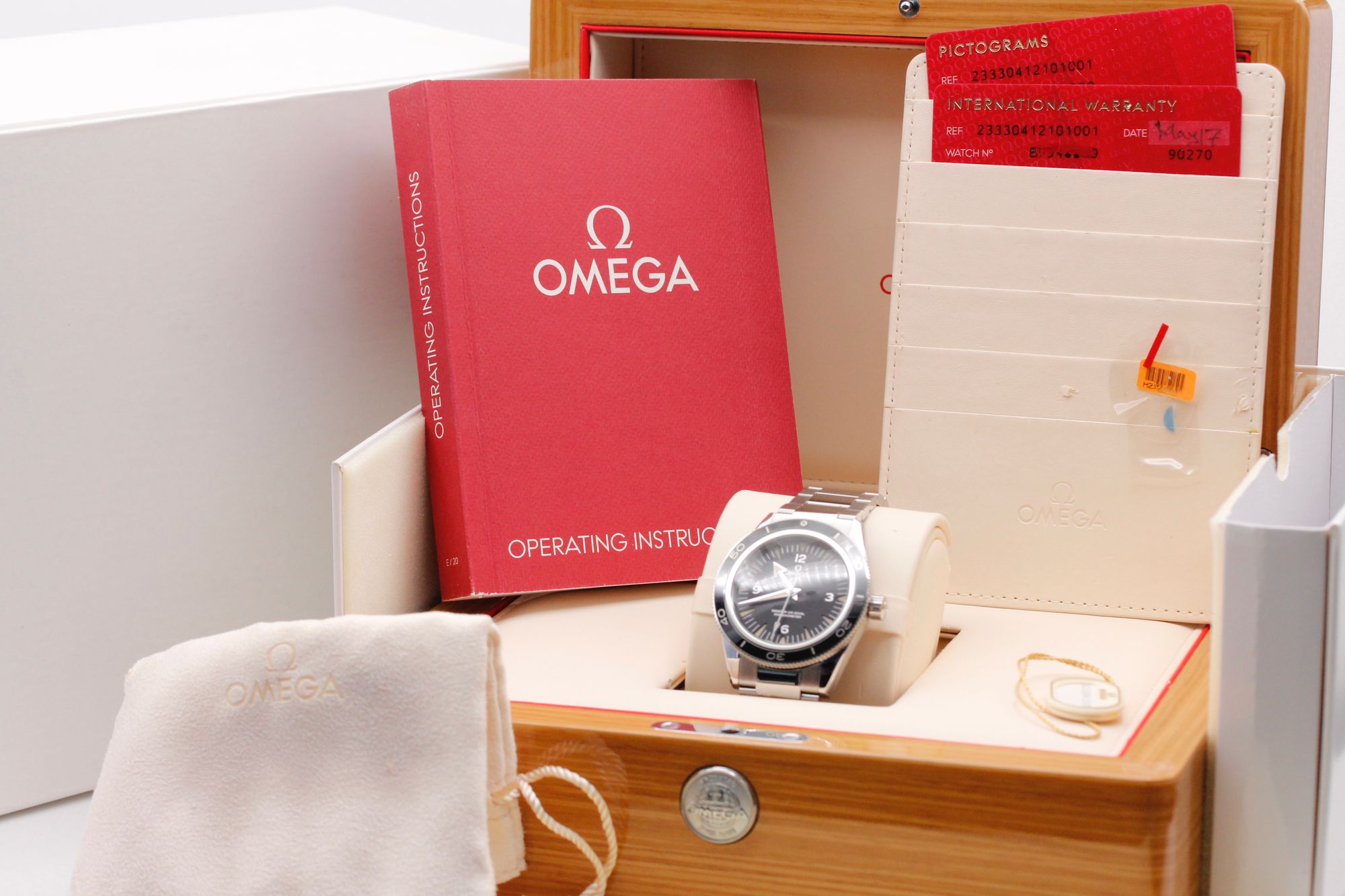 Omega Seamaster 300 233.30.41.21.01.001 Thumbnail 5