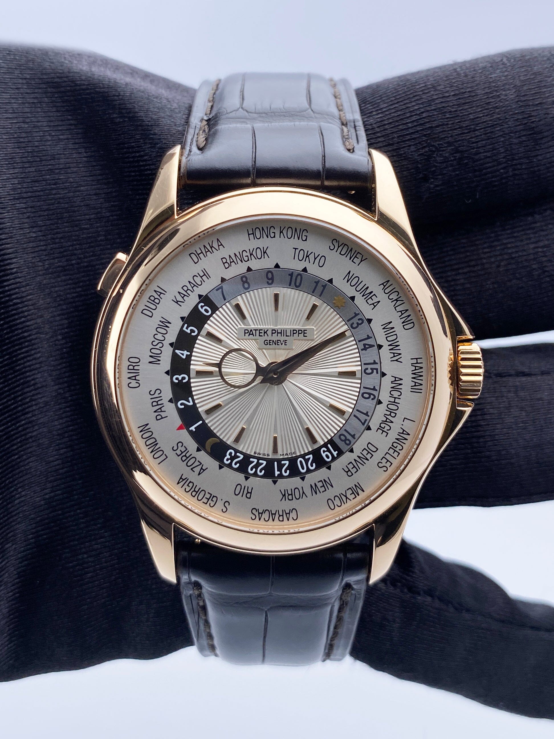 Patek Philippe World Time 5130R-001 Thumbnail 2