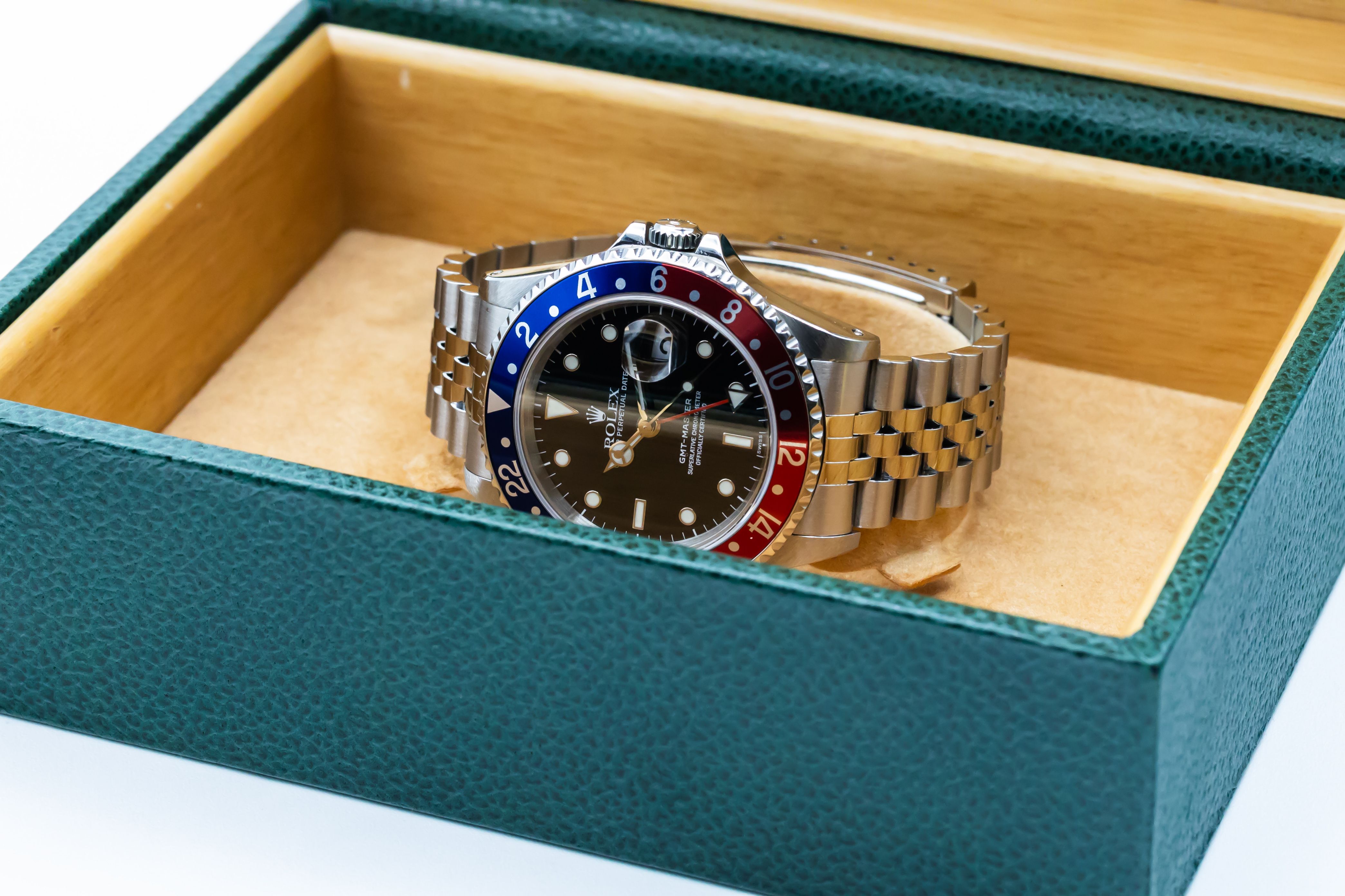 Rolex GMT Master 16700 Thumbnail 5