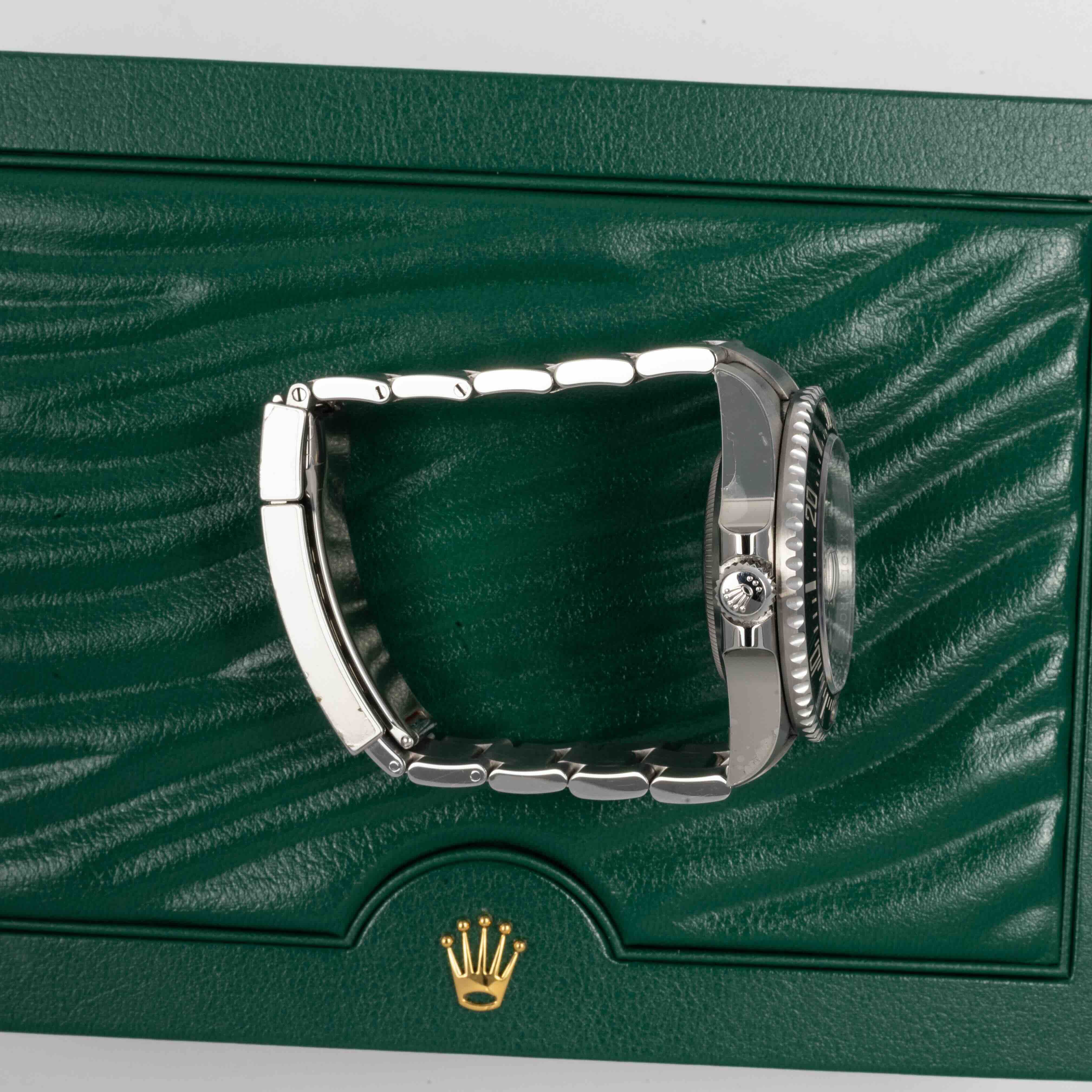 Rolex Sea-Dweller 126600 Thumbnail 3