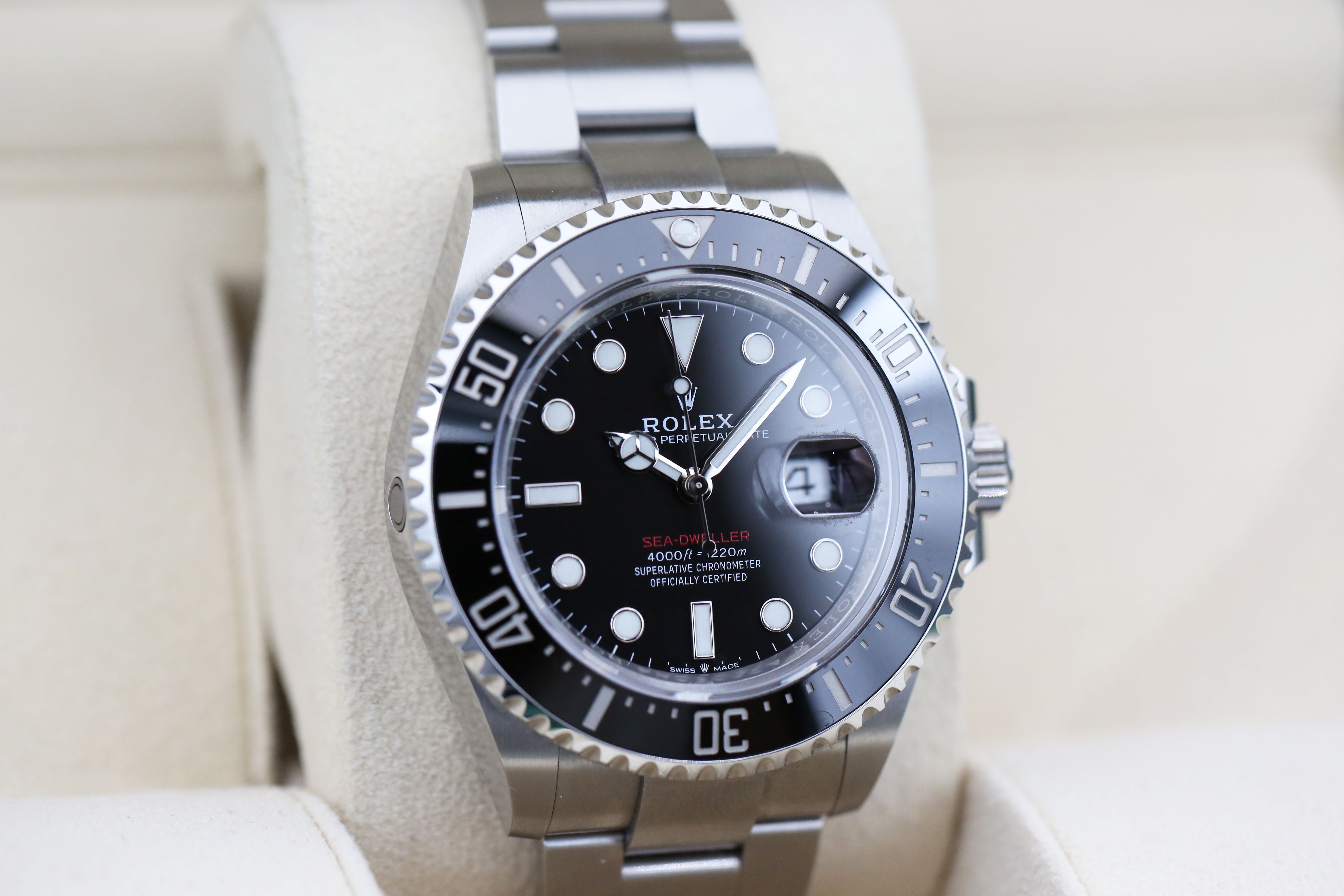 Rolex Sea-Dweller 126600 Thumbnail 2