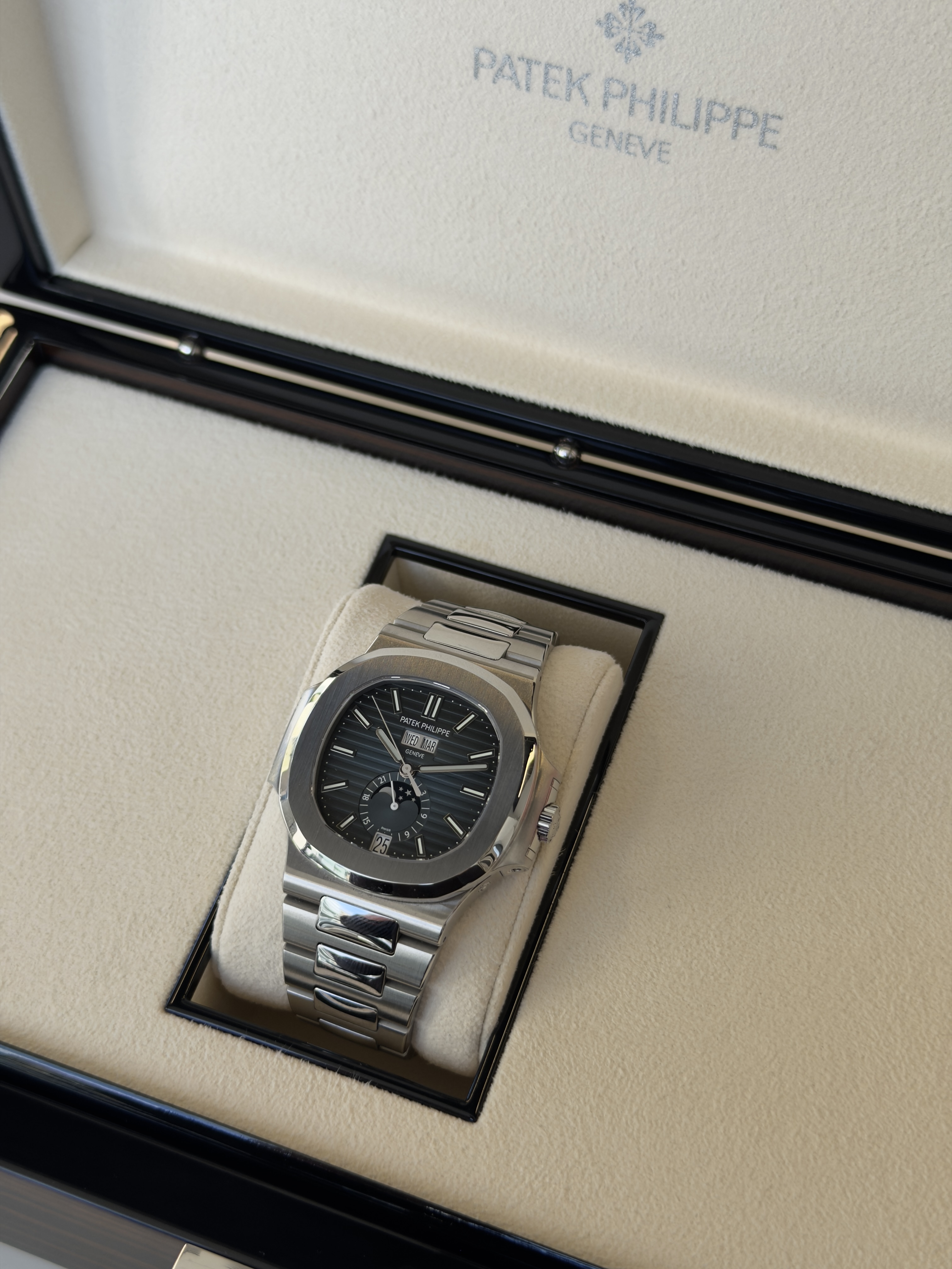 Patek Philippe Nautilus 5726/1A-014 Thumbnail 3