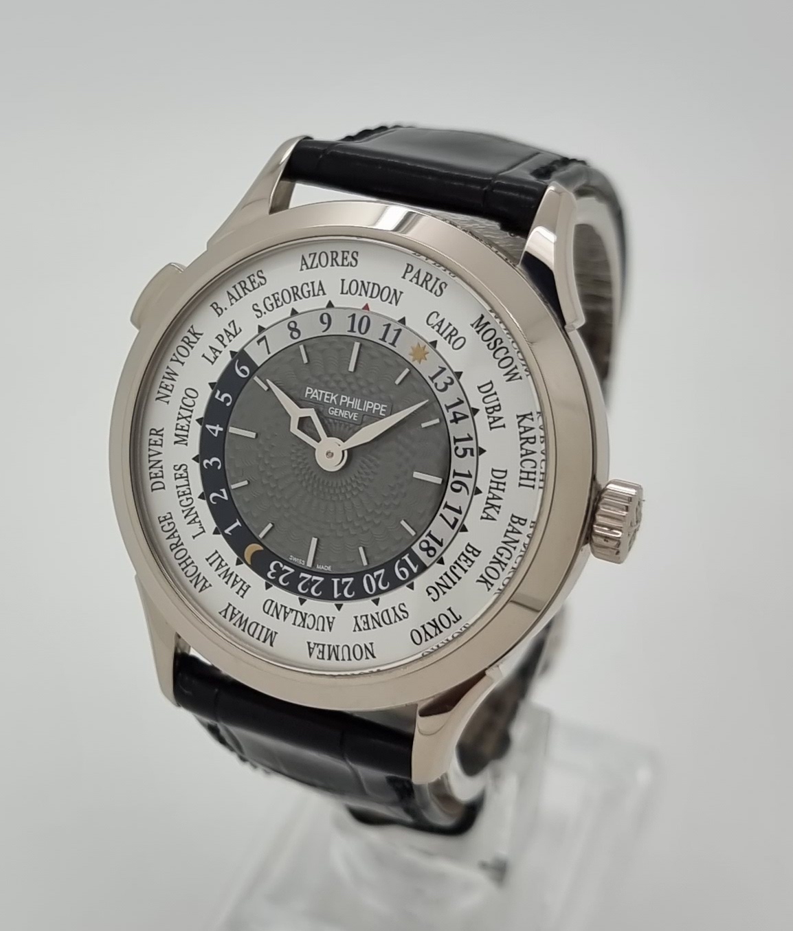 Patek Philippe World Time 5230G-014 Thumbnail 2