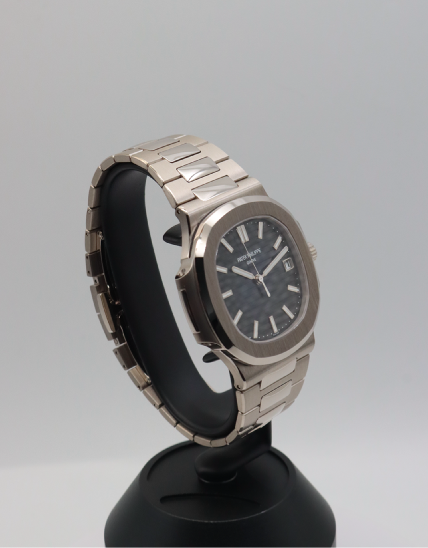 Patek Philippe Nautilus 5811/1G-001 Thumbnail 2