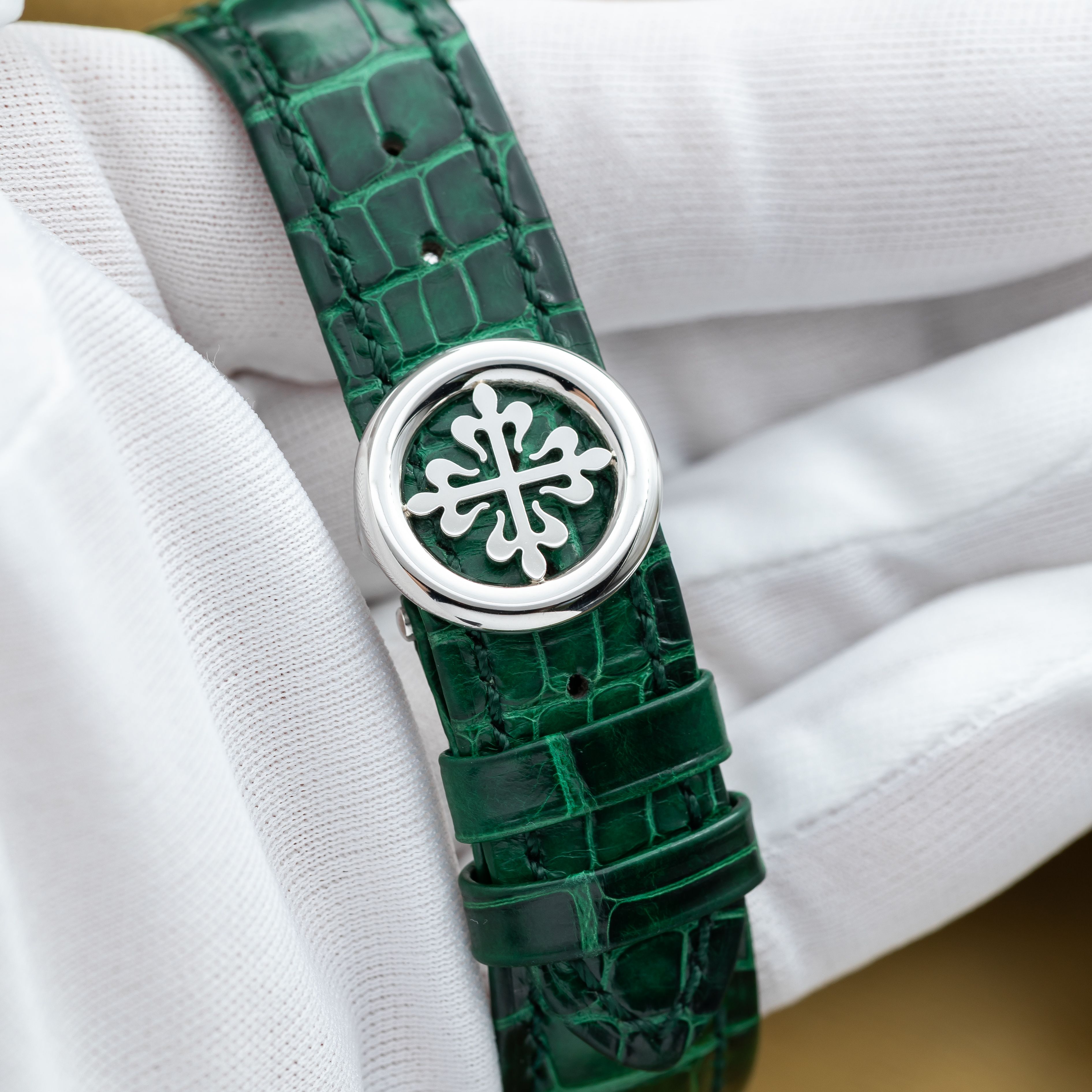 Patek Philippe Complications 5930P-001 Thumbnail 3