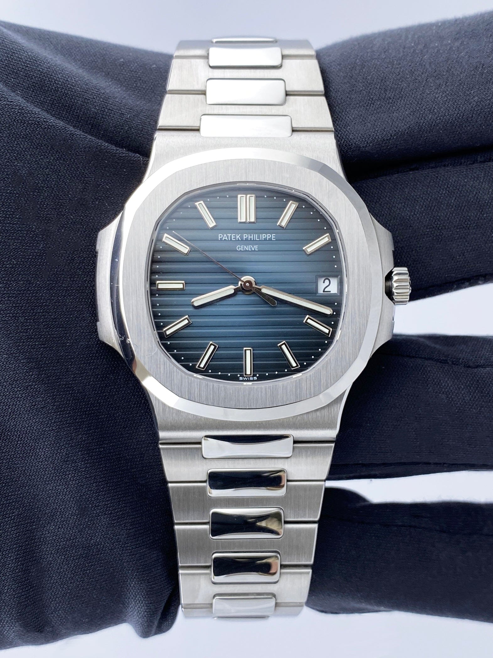 Patek Philippe Nautilus 5711/1A-010 Thumbnail 2