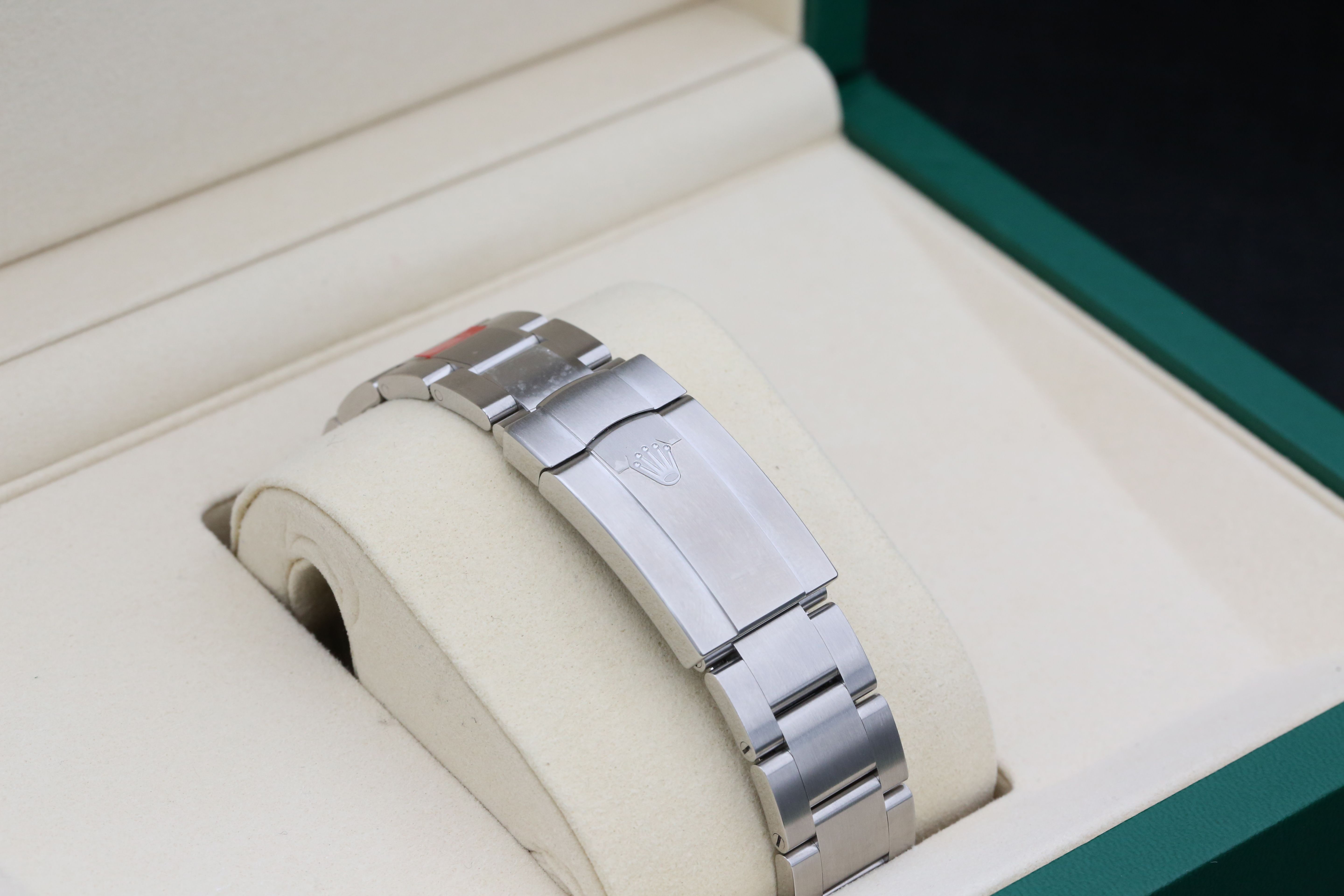 Rolex Oyster Perpetual 41 134300 Thumbnail 3