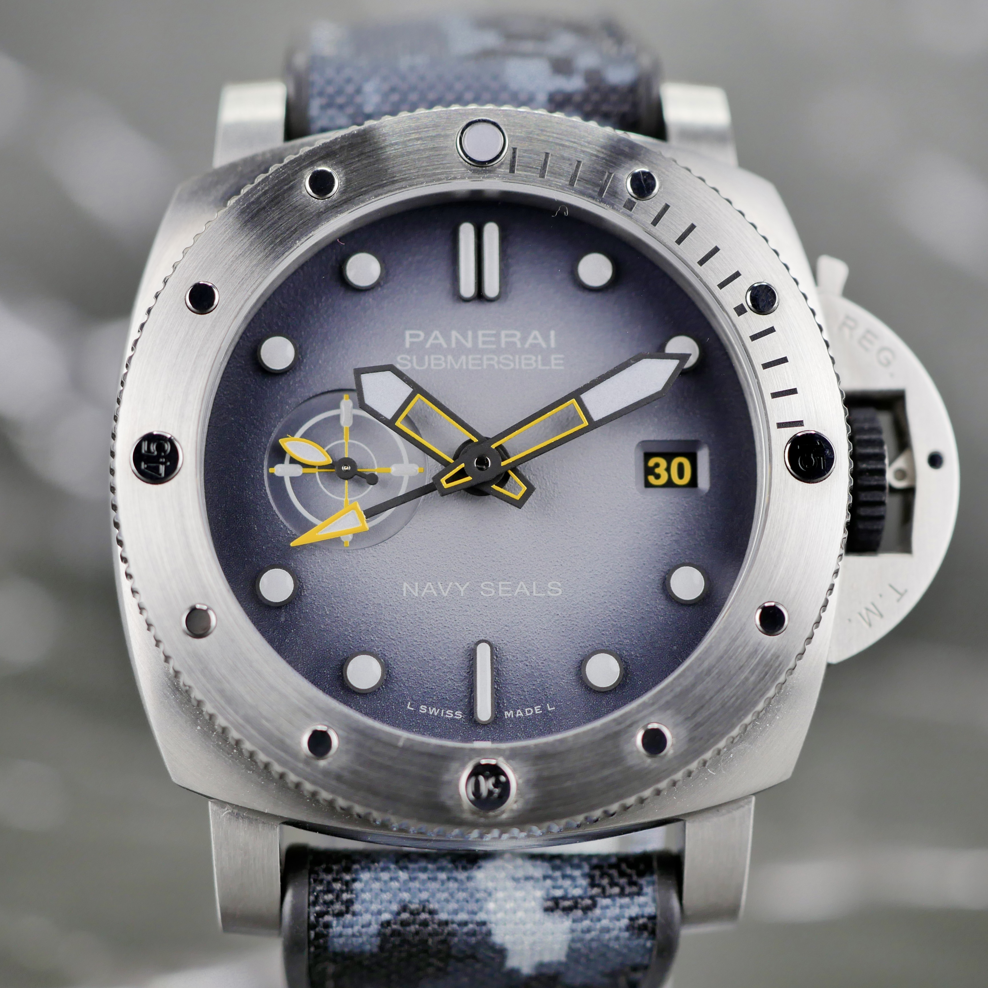 Panerai Submersible PAM01323 Thumbnail 5