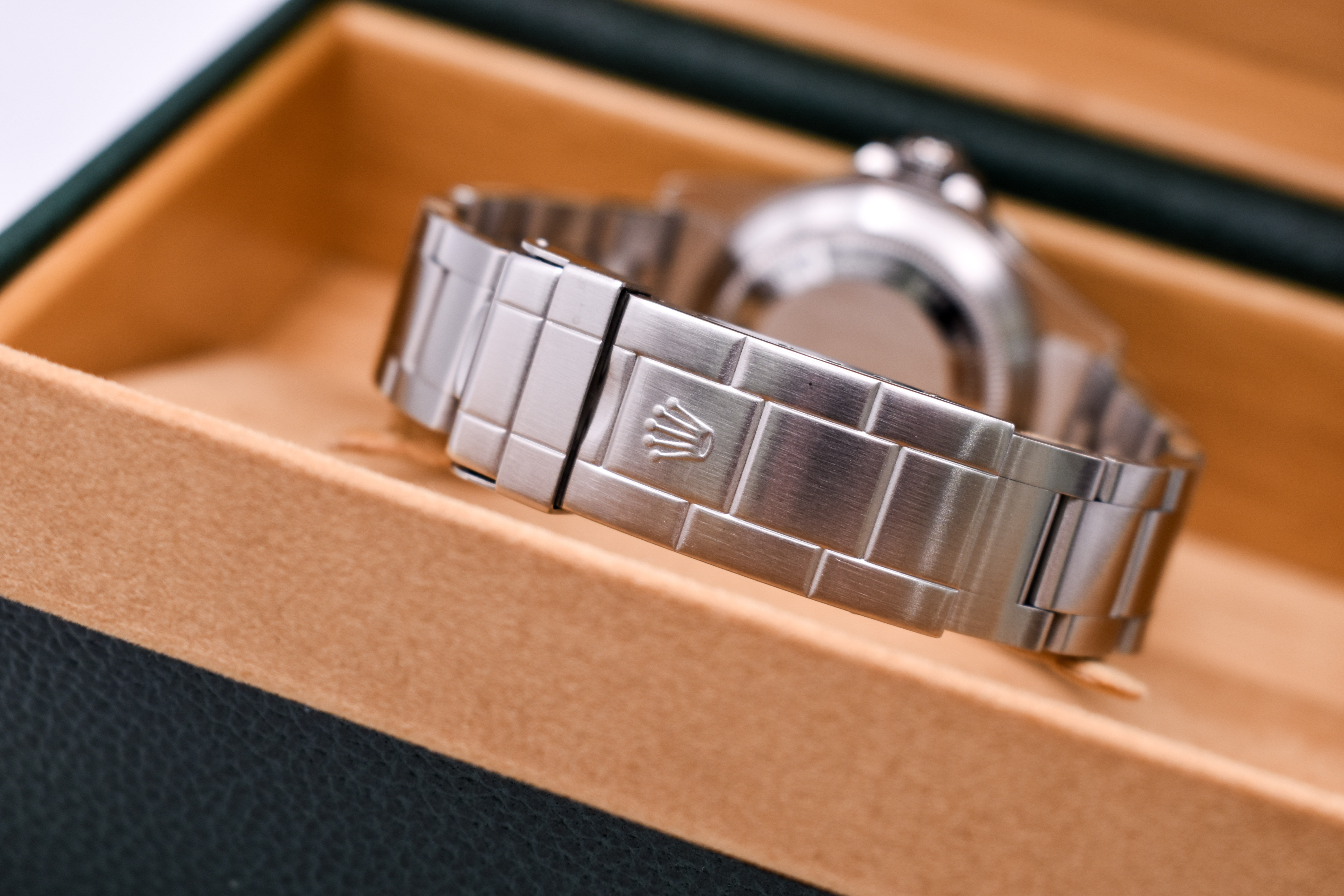 Rolex Sea-Dweller 16600 Thumbnail 3