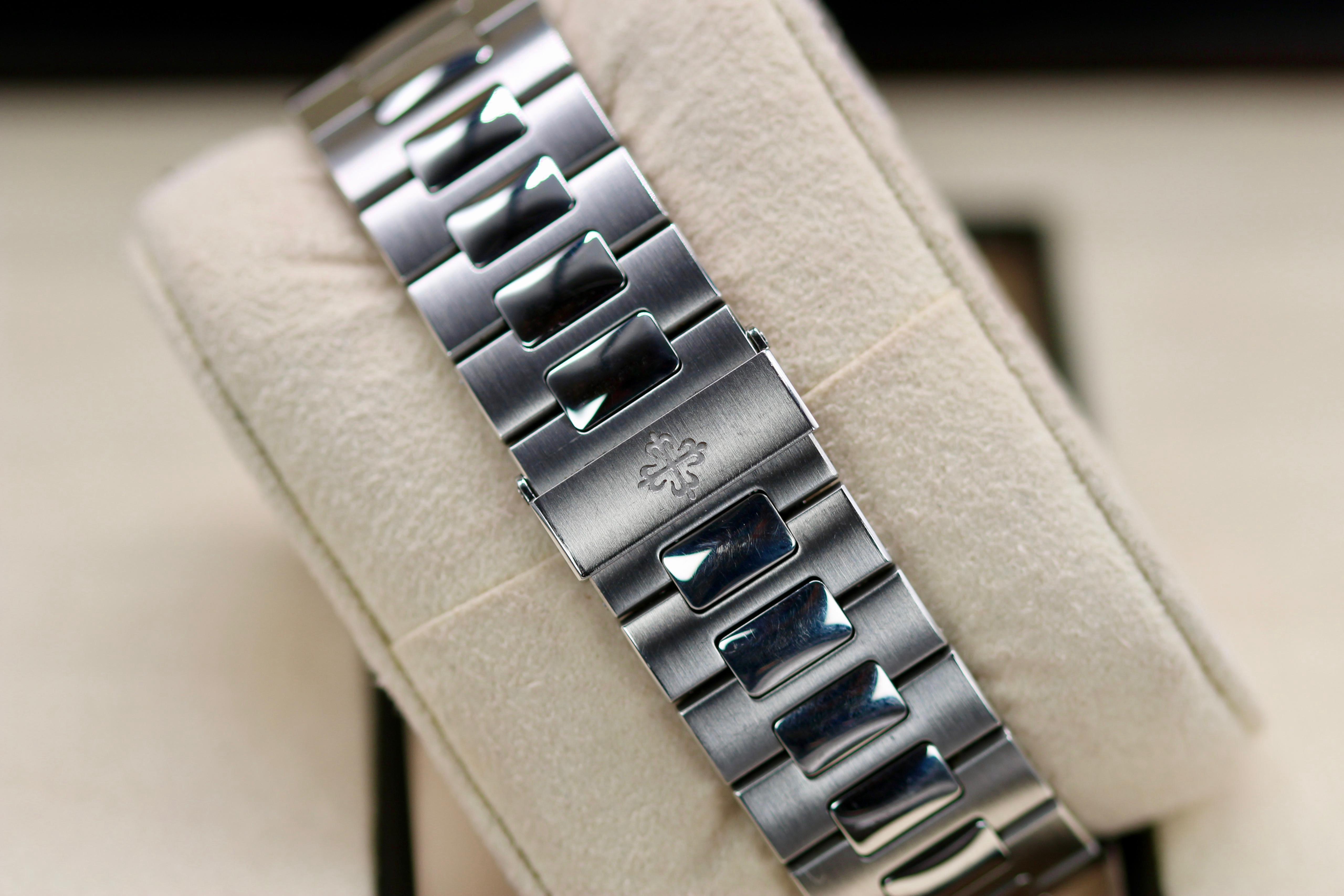 Patek Philippe Nautilus 5712/1A-001 Thumbnail 4