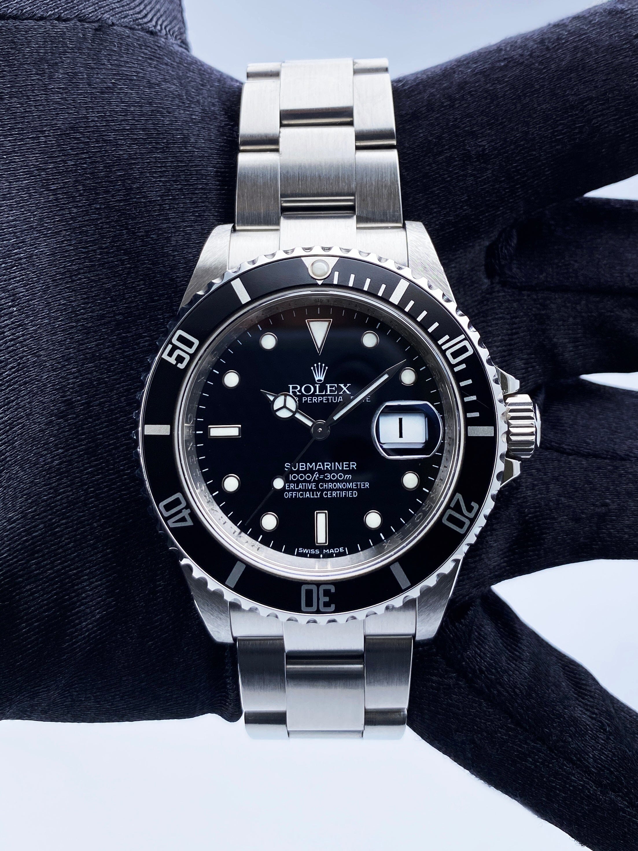 Rolex Submariner 16610 Thumbnail 2