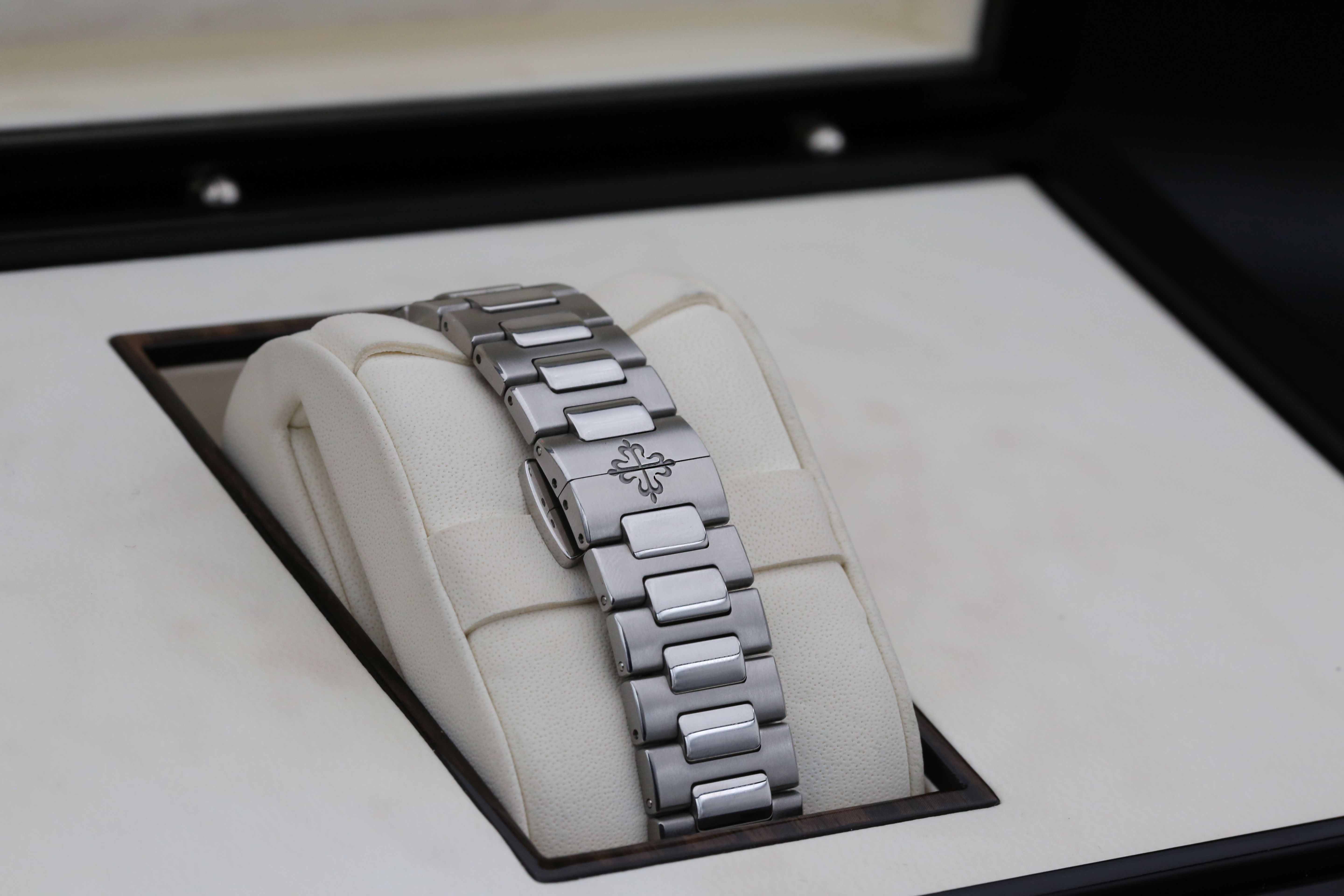 Patek Philippe Nautilus 7118/1A-001 Thumbnail 3