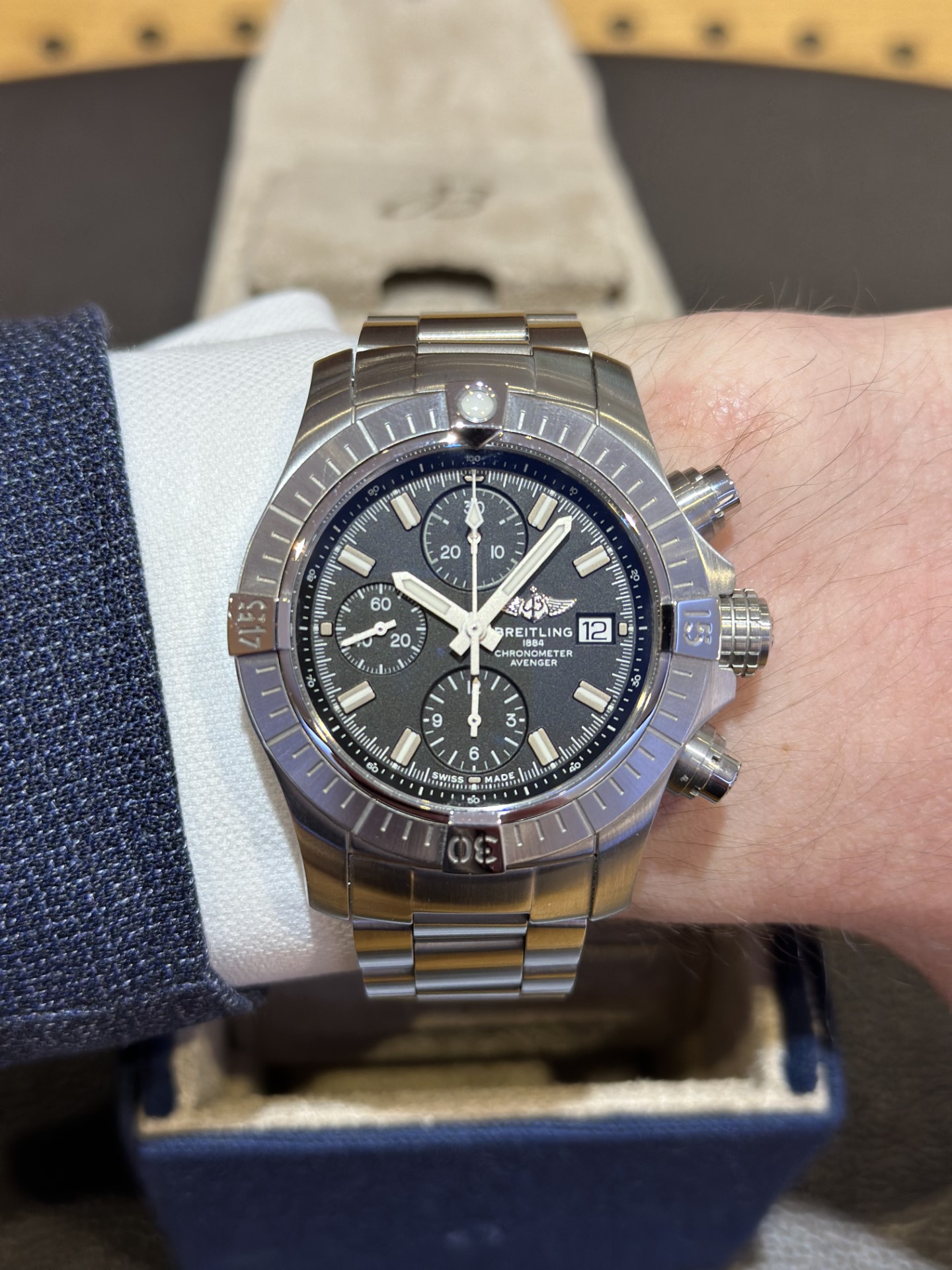 Breitling Avenger Chronograph 43 A13385 Thumbnail 4