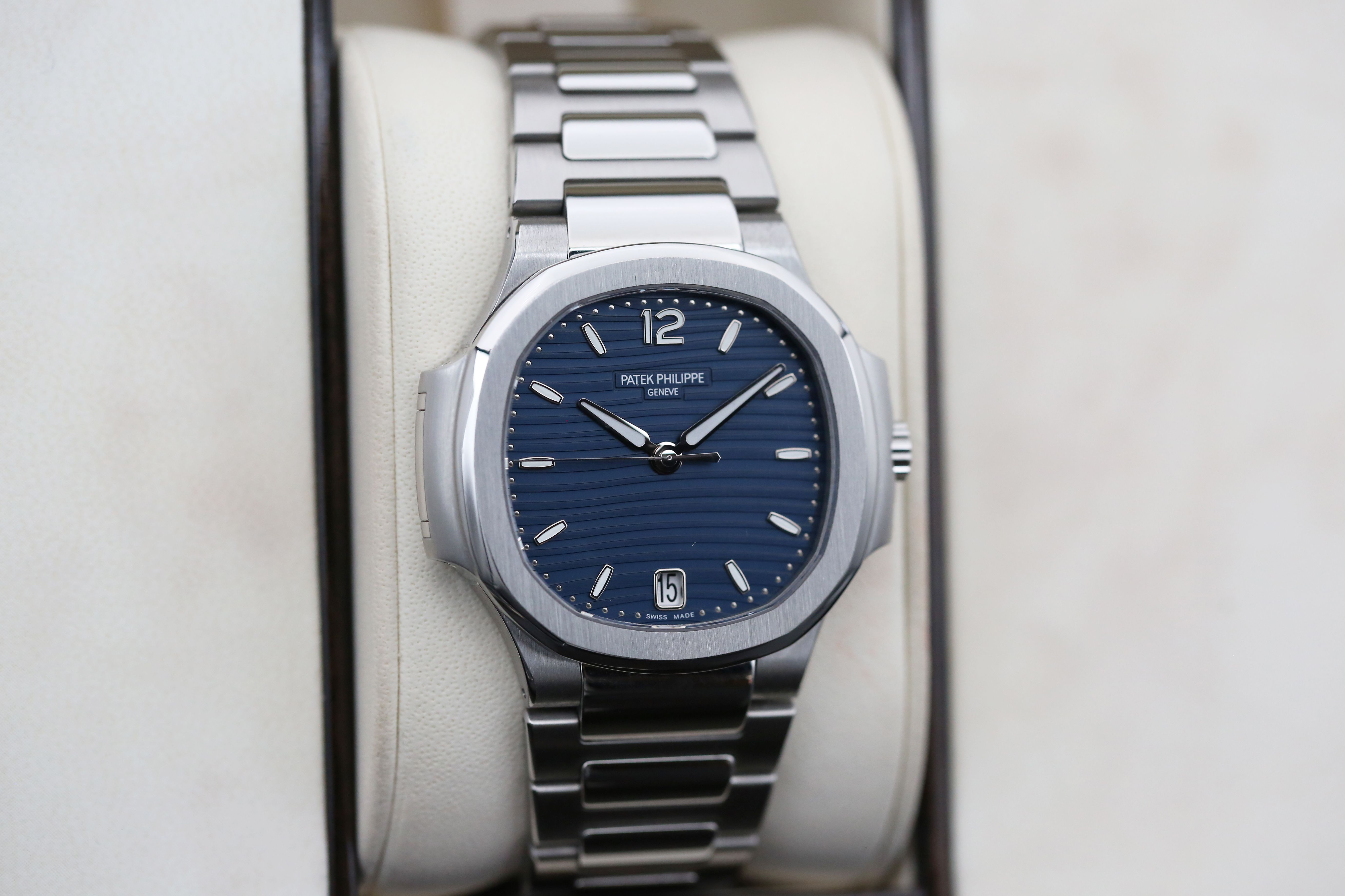 Patek Philippe Nautilus 7118/1A-001 Thumbnail 2