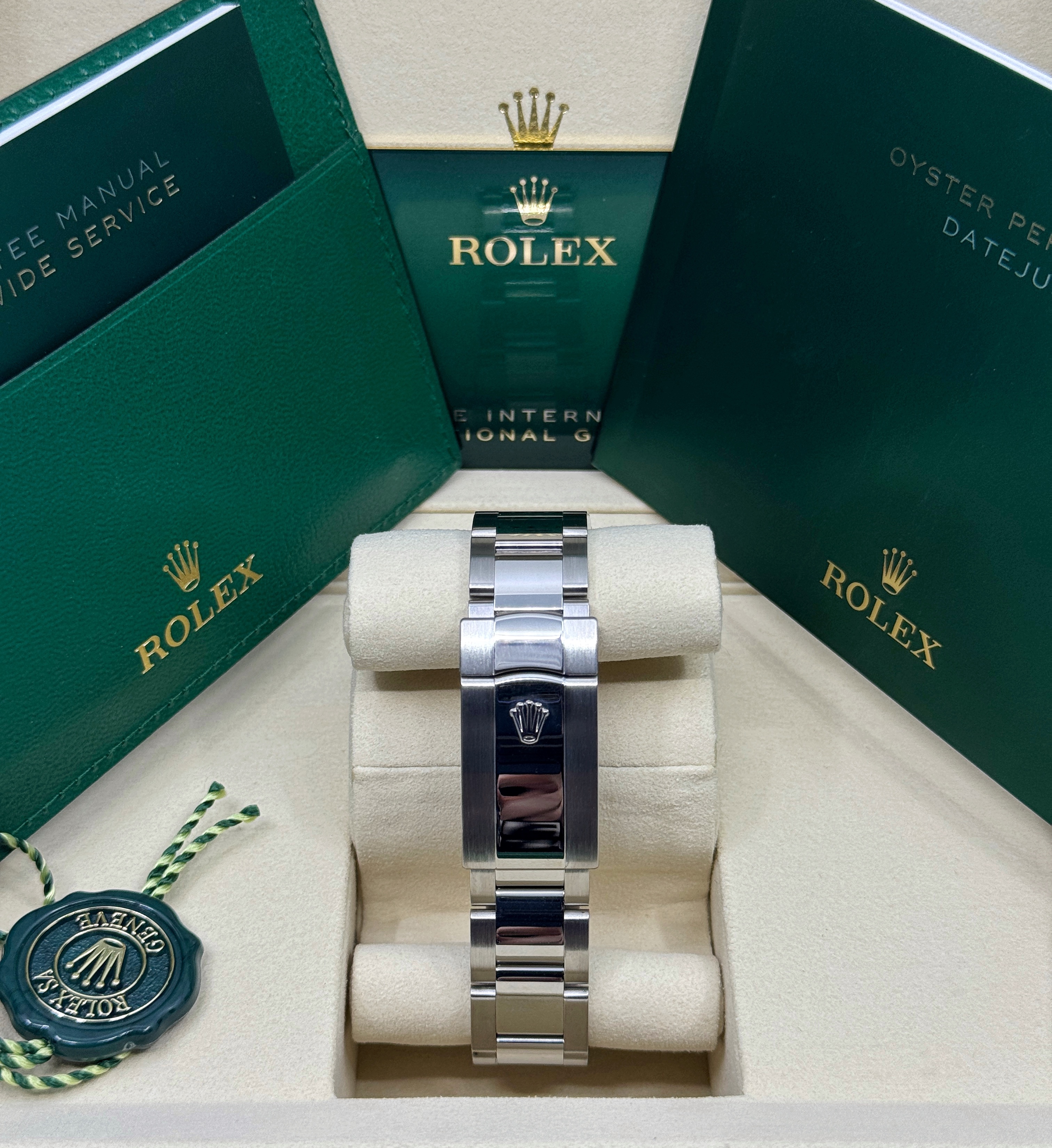 Rolex Datejust 126200 Thumbnail 3