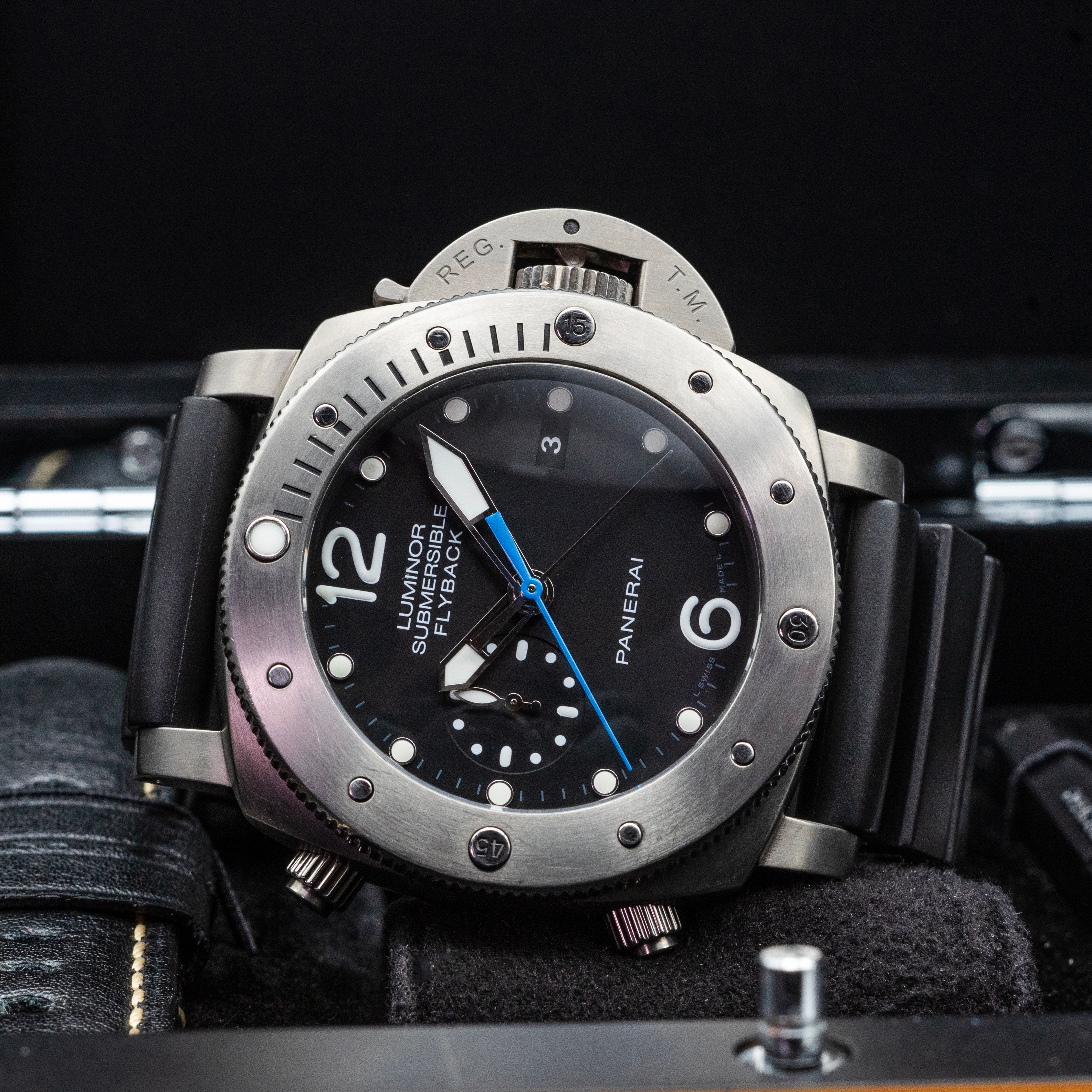 Panerai Luminor Submersible PAM00614 Thumbnail 2