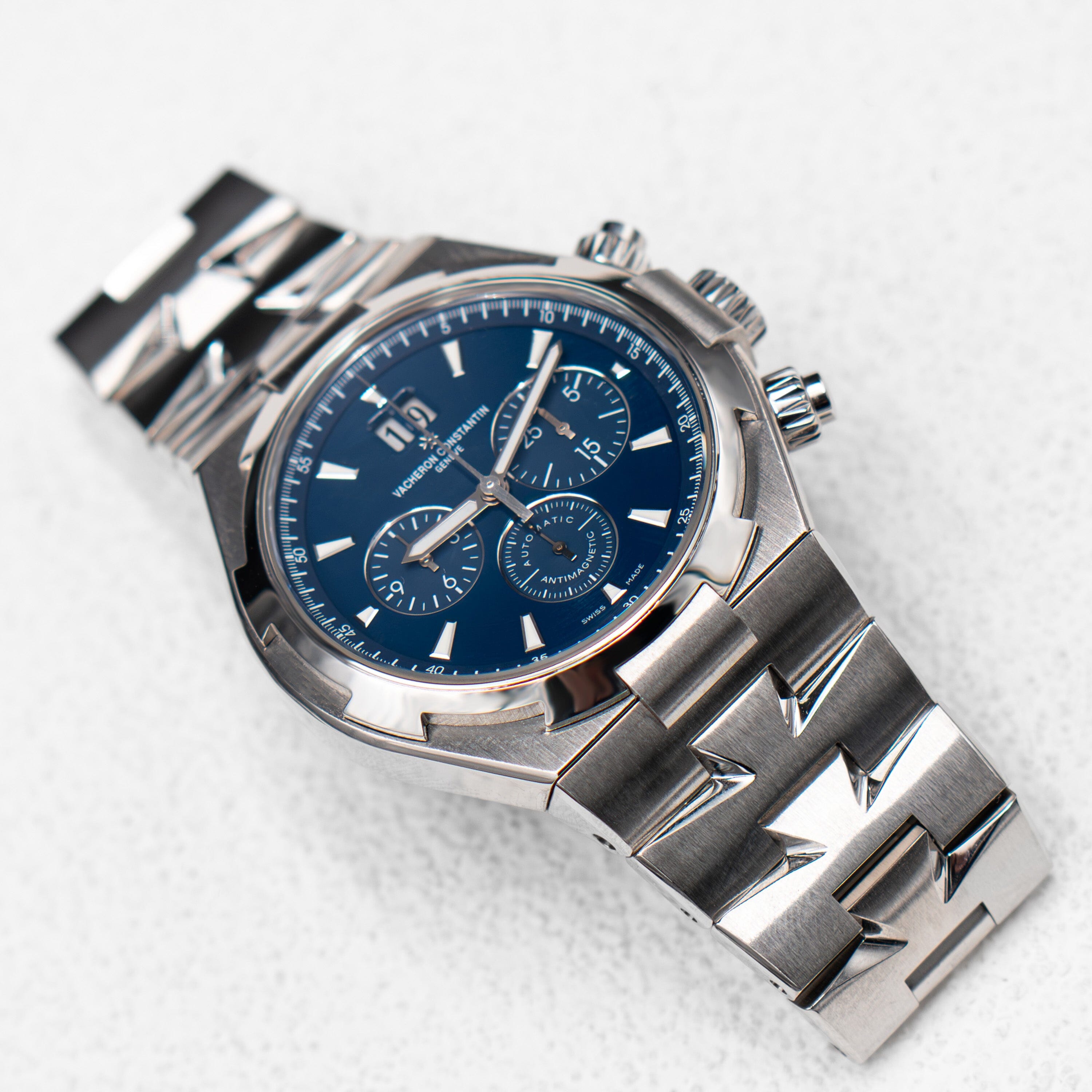 Vacheron Constantin Overseas 49150/B01A-9745 Thumbnail 2