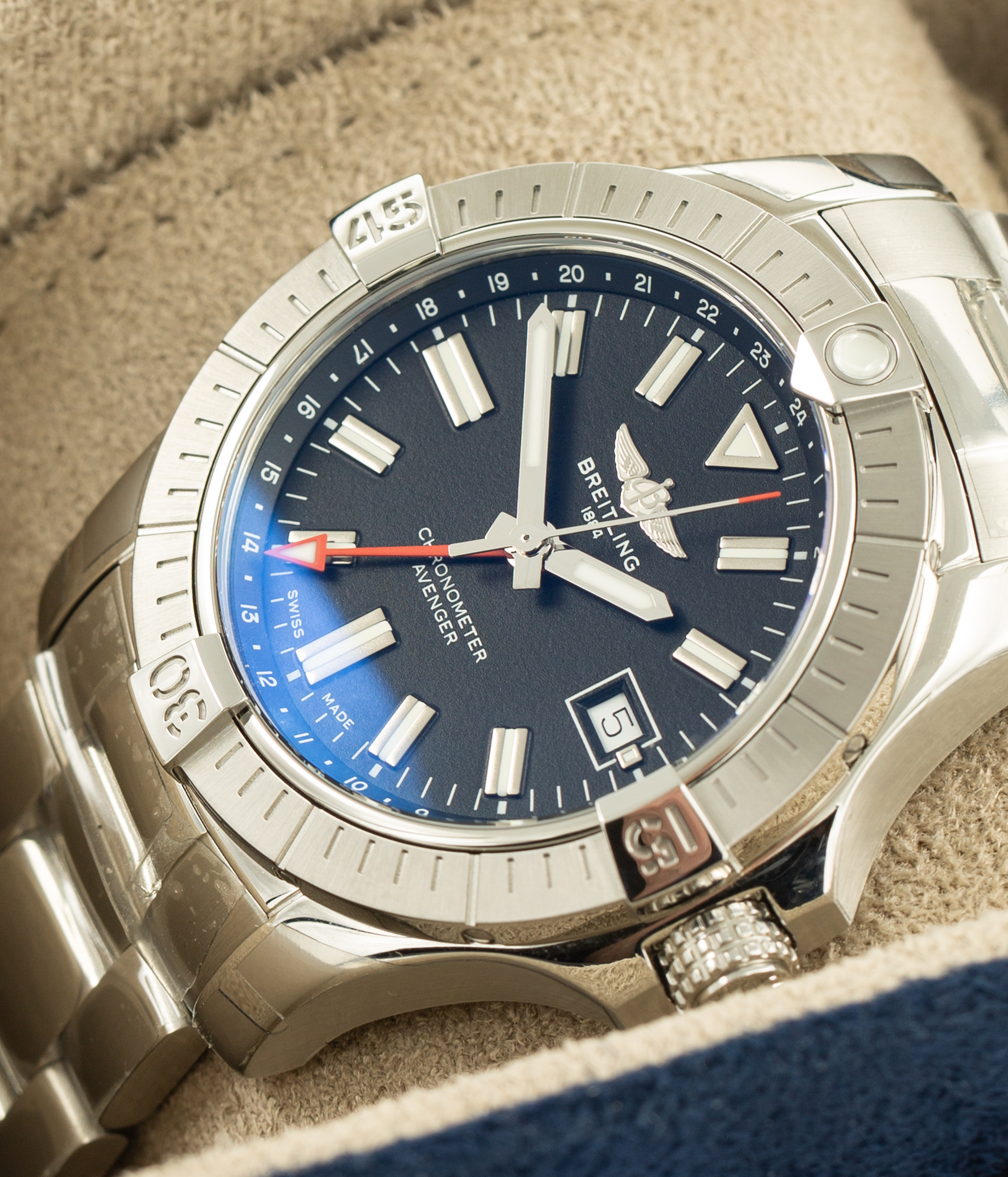 Breitling Avenger Automatic 43 A32397 Thumbnail 5