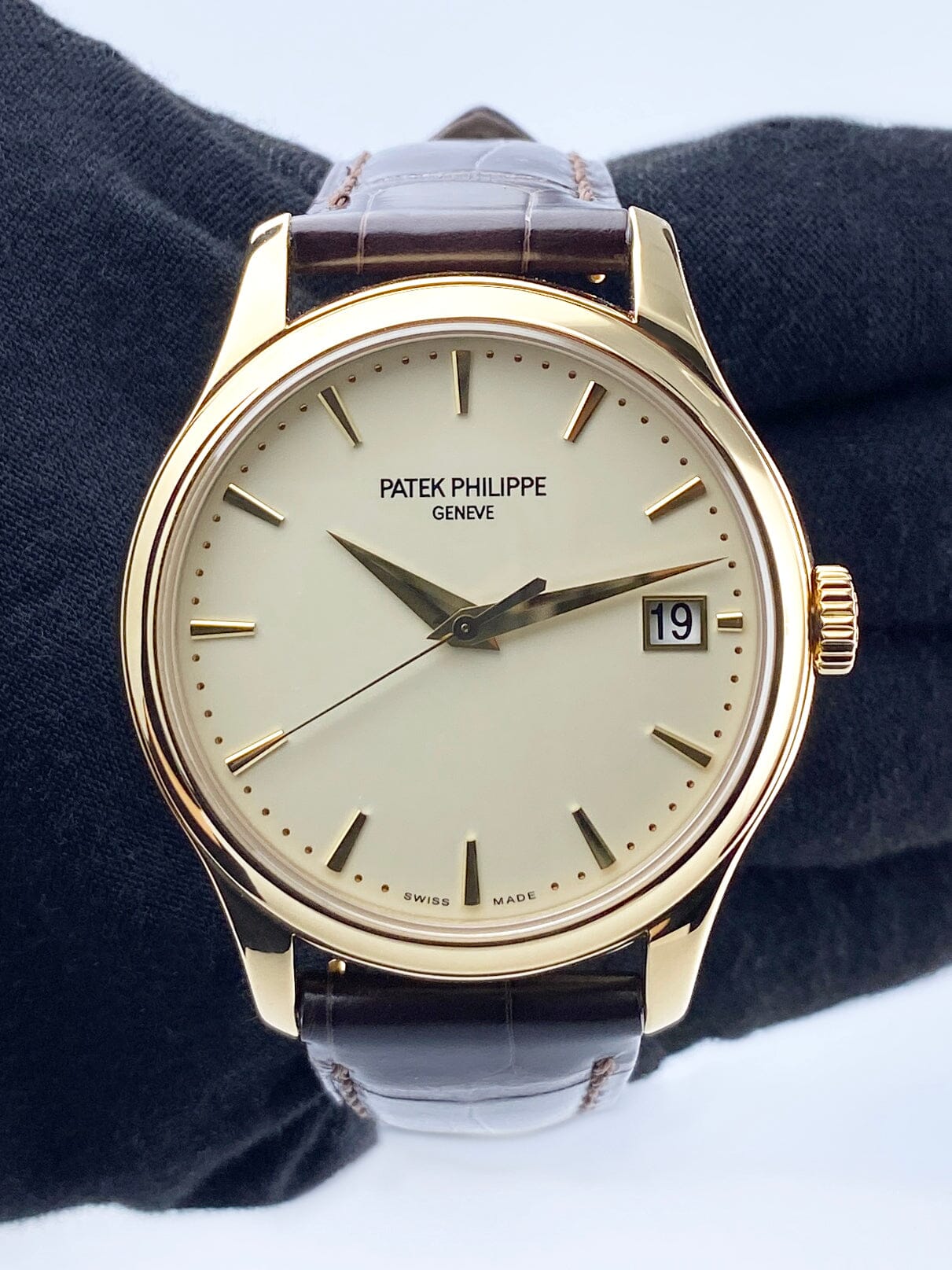 Patek Philippe Calatrava 5227J-001 Thumbnail 2