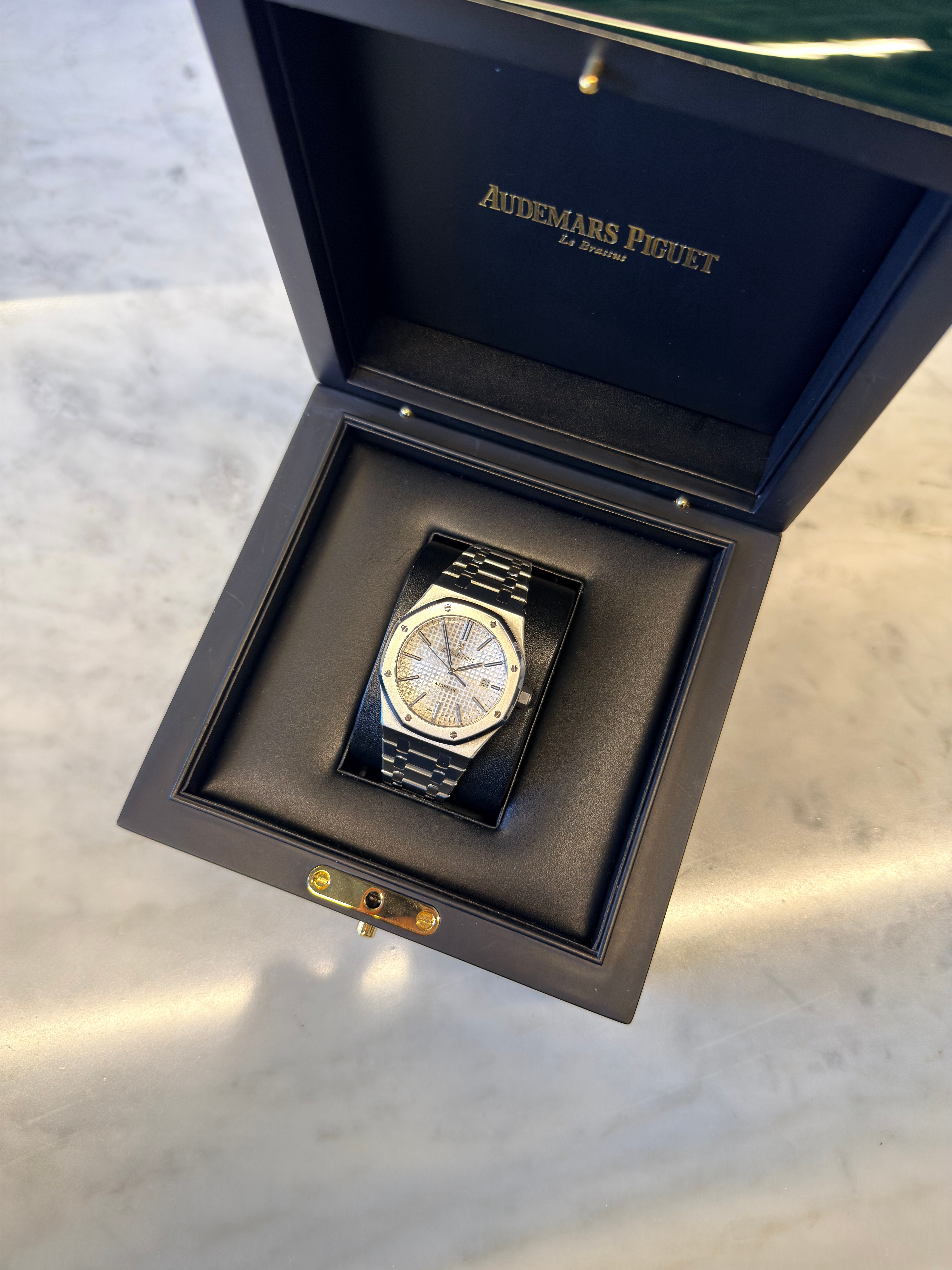 Audemars Piguet Royal Oak 15400ST.OO.1220ST.02 Thumbnail 2