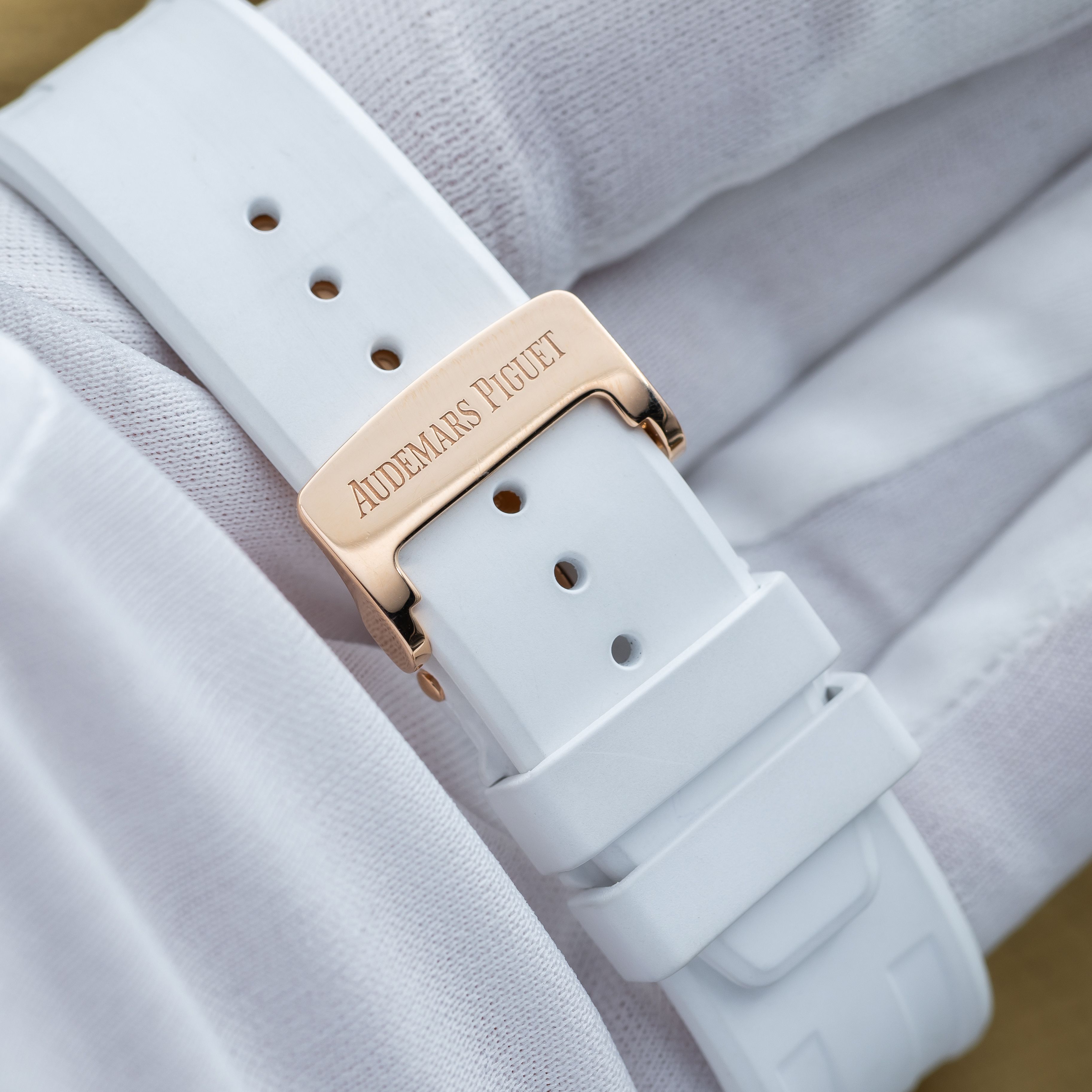 Audemars Piguet Royal Oak 15400OR.OO.D088CR.01 Thumbnail 3