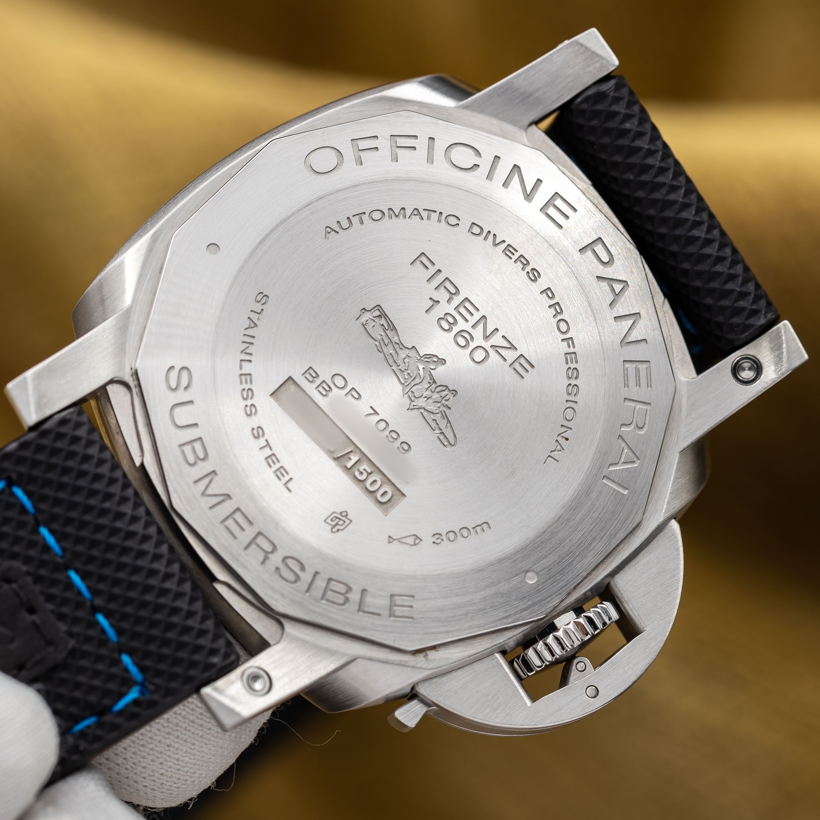 Panerai Submersible PAM00683 Thumbnail 4