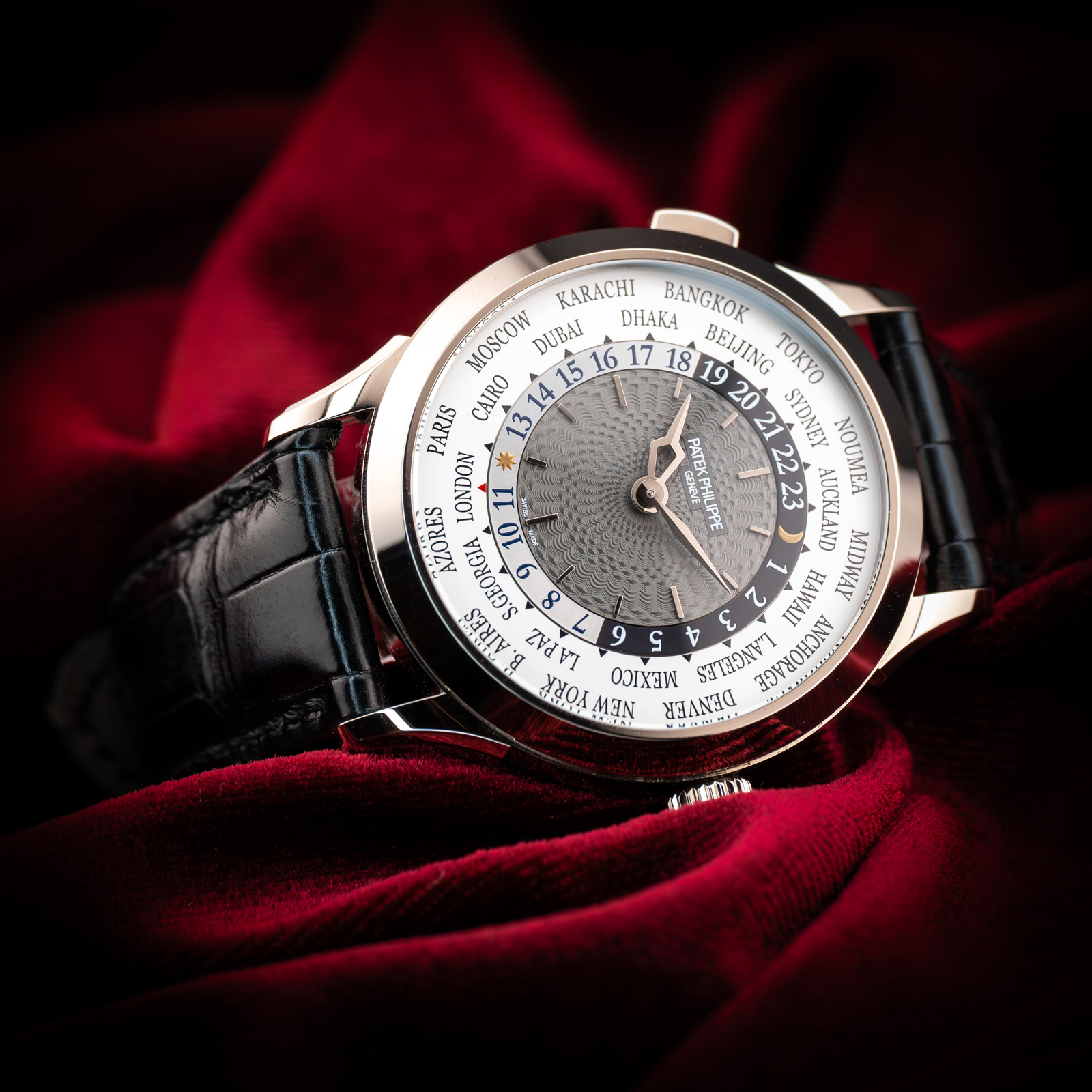 Patek Philippe World Time 5230G-014 Thumbnail 2