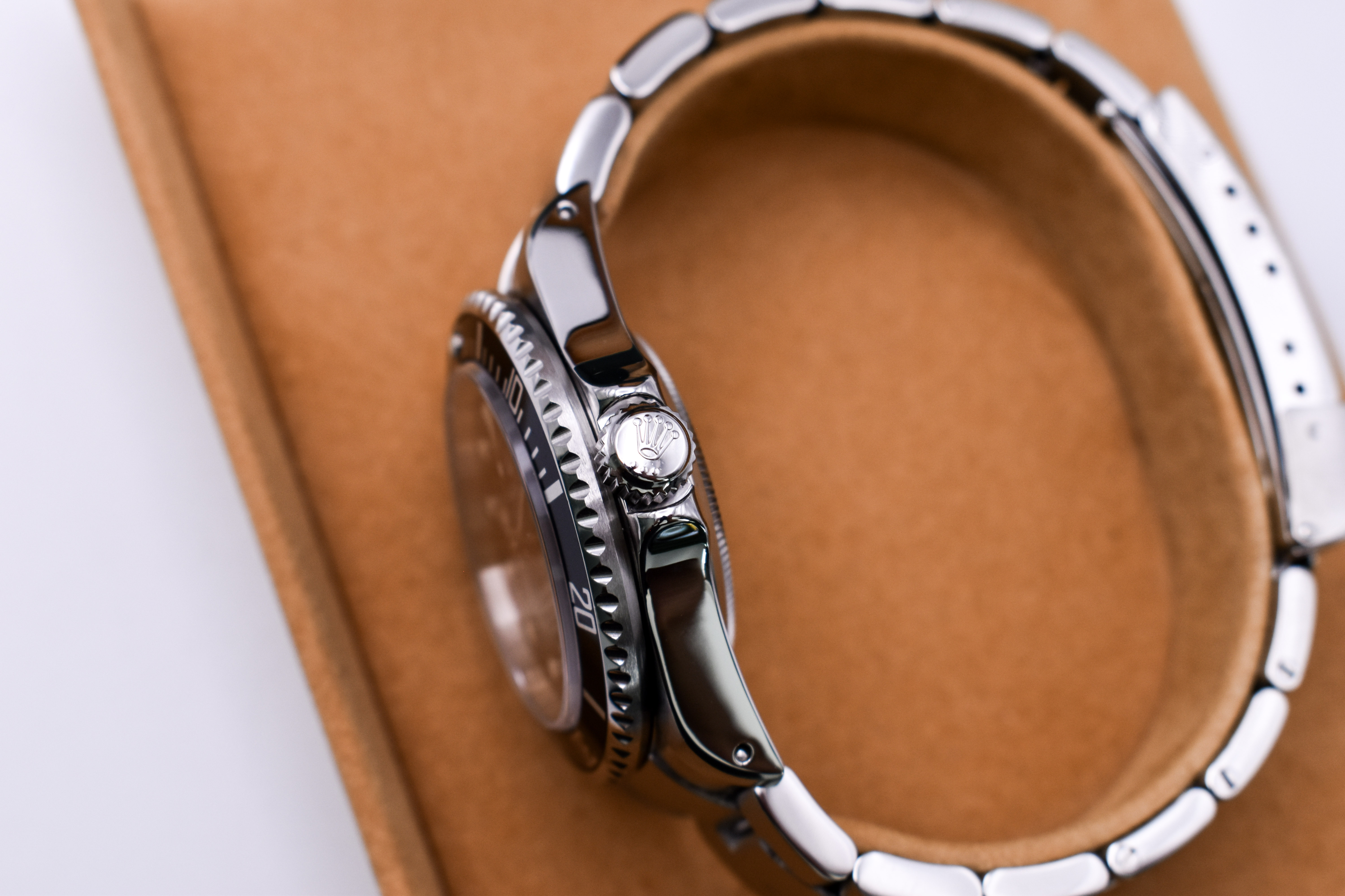 Rolex Sea-Dweller 16600 Thumbnail 2