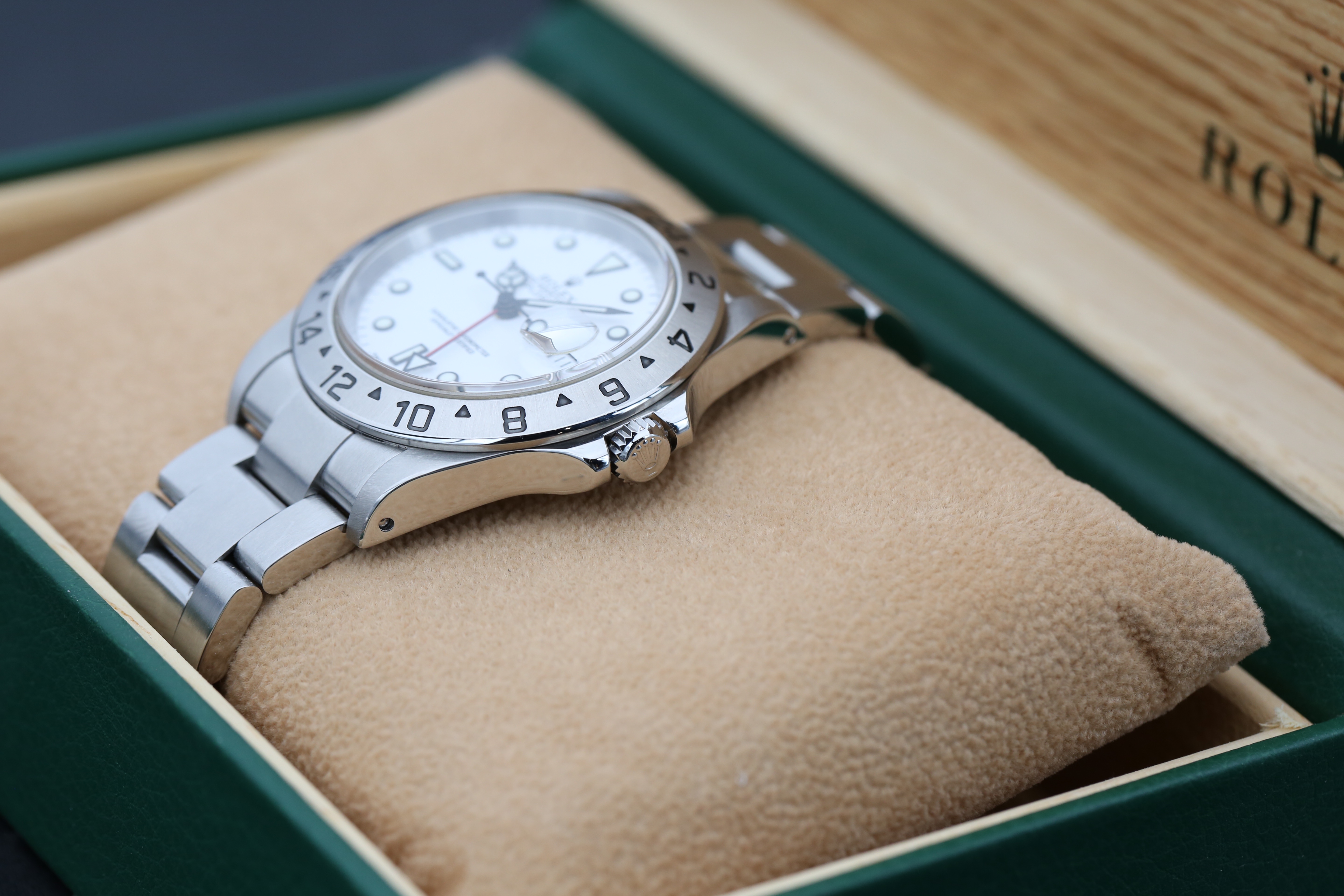 Rolex Explorer II 16570 Thumbnail 4