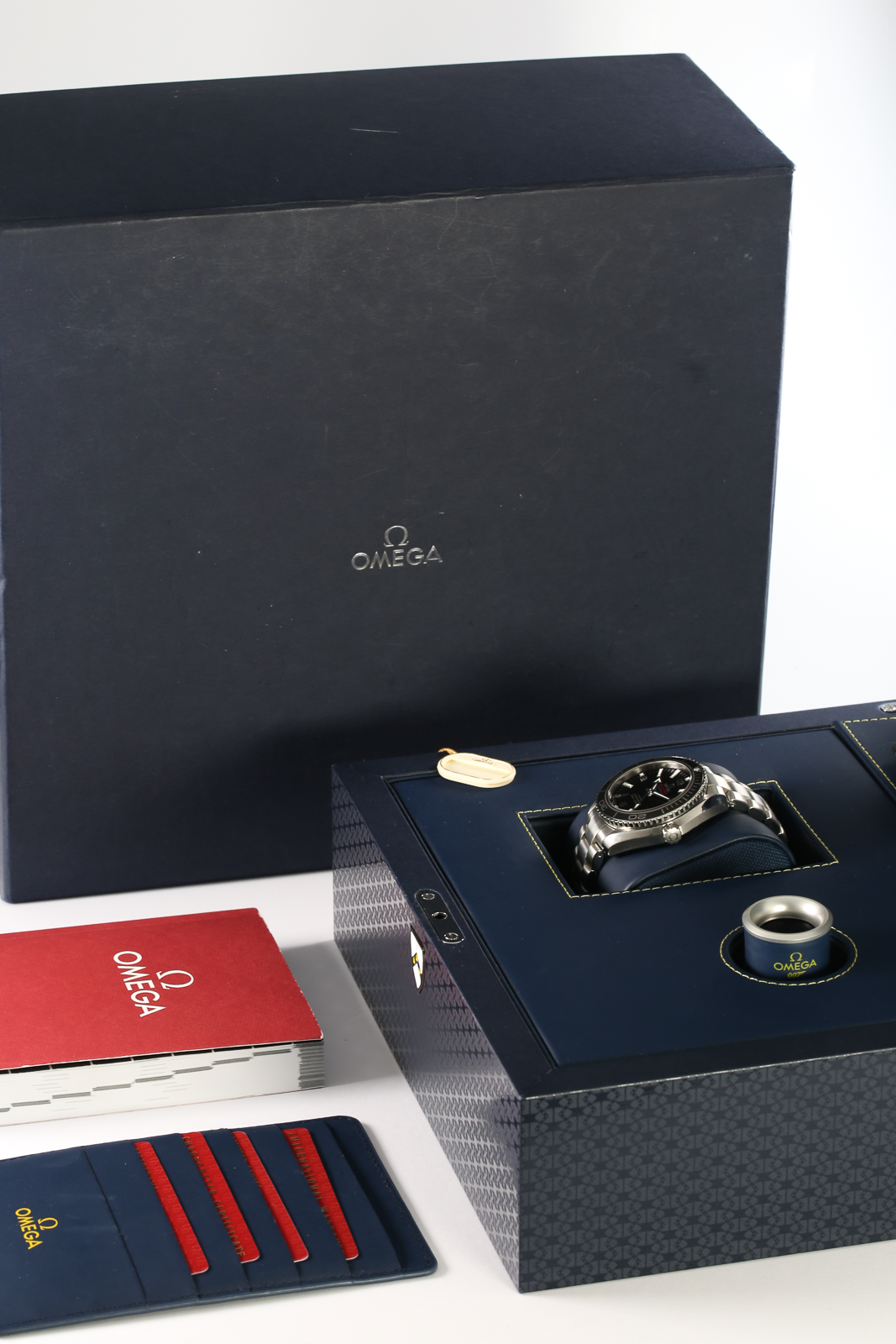 Omega Planet Ocean 232.30.42.21.01.004 Thumbnail 7