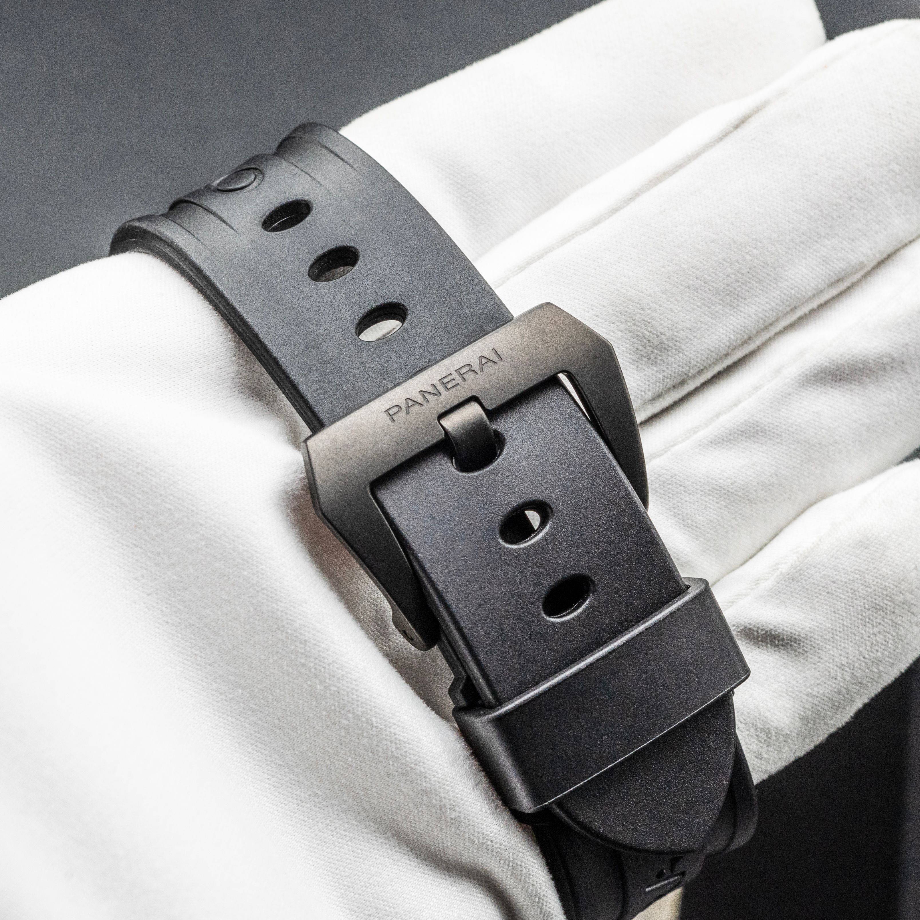 Panerai Luminor Submersible PAM00607 Thumbnail 3