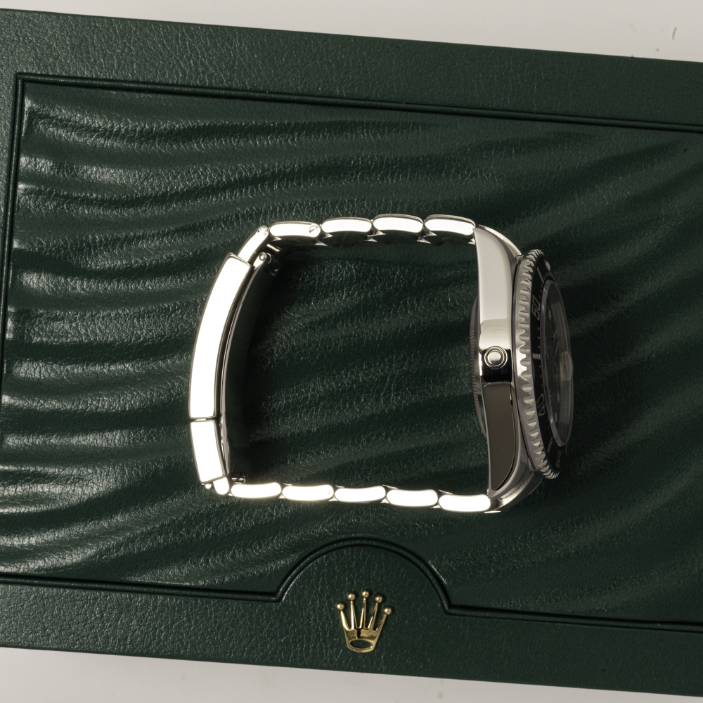 Rolex Sea-Dweller 126600 Thumbnail 2