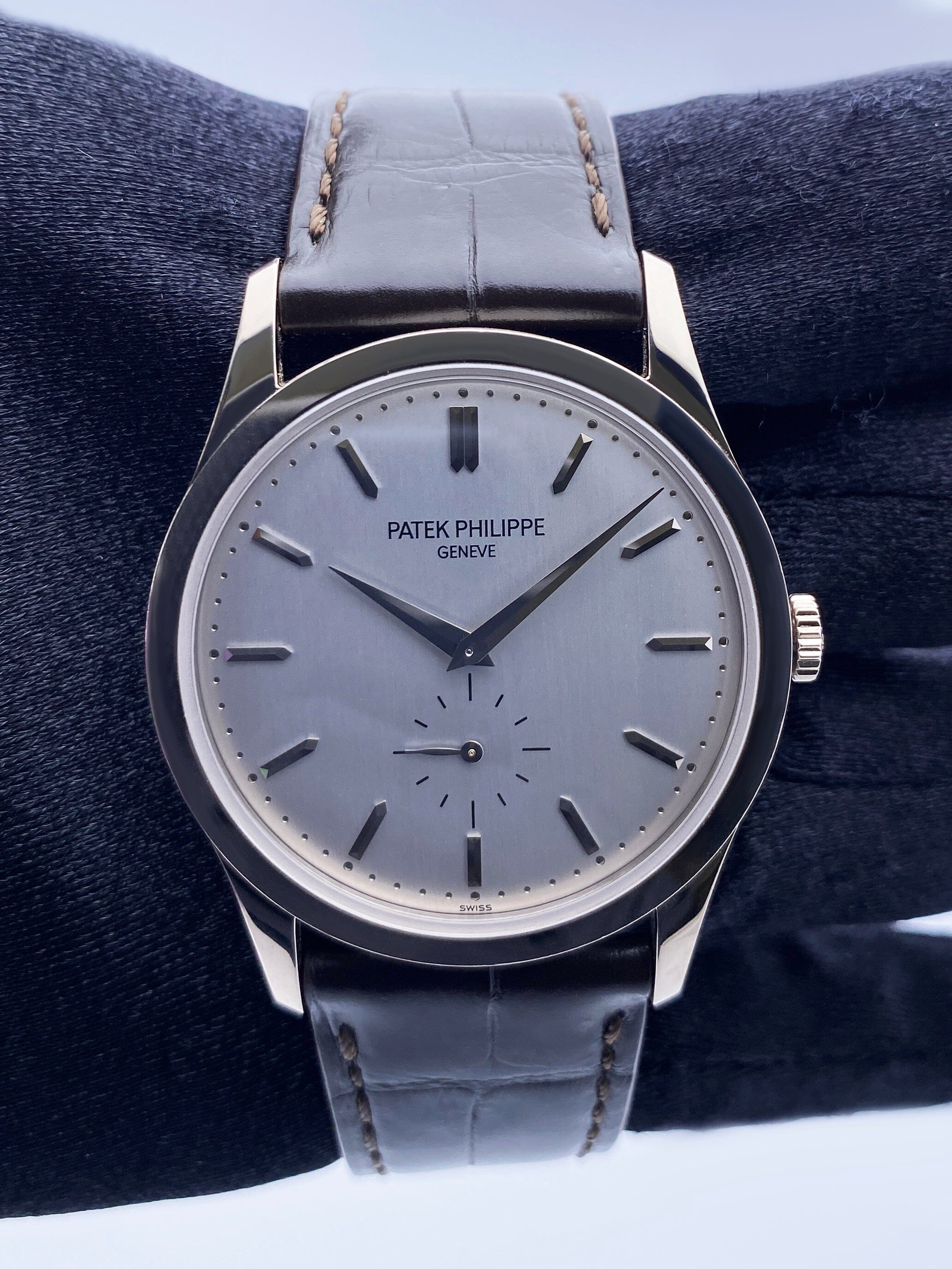 Patek Philippe Calatrava 5196G-001 Thumbnail 2
