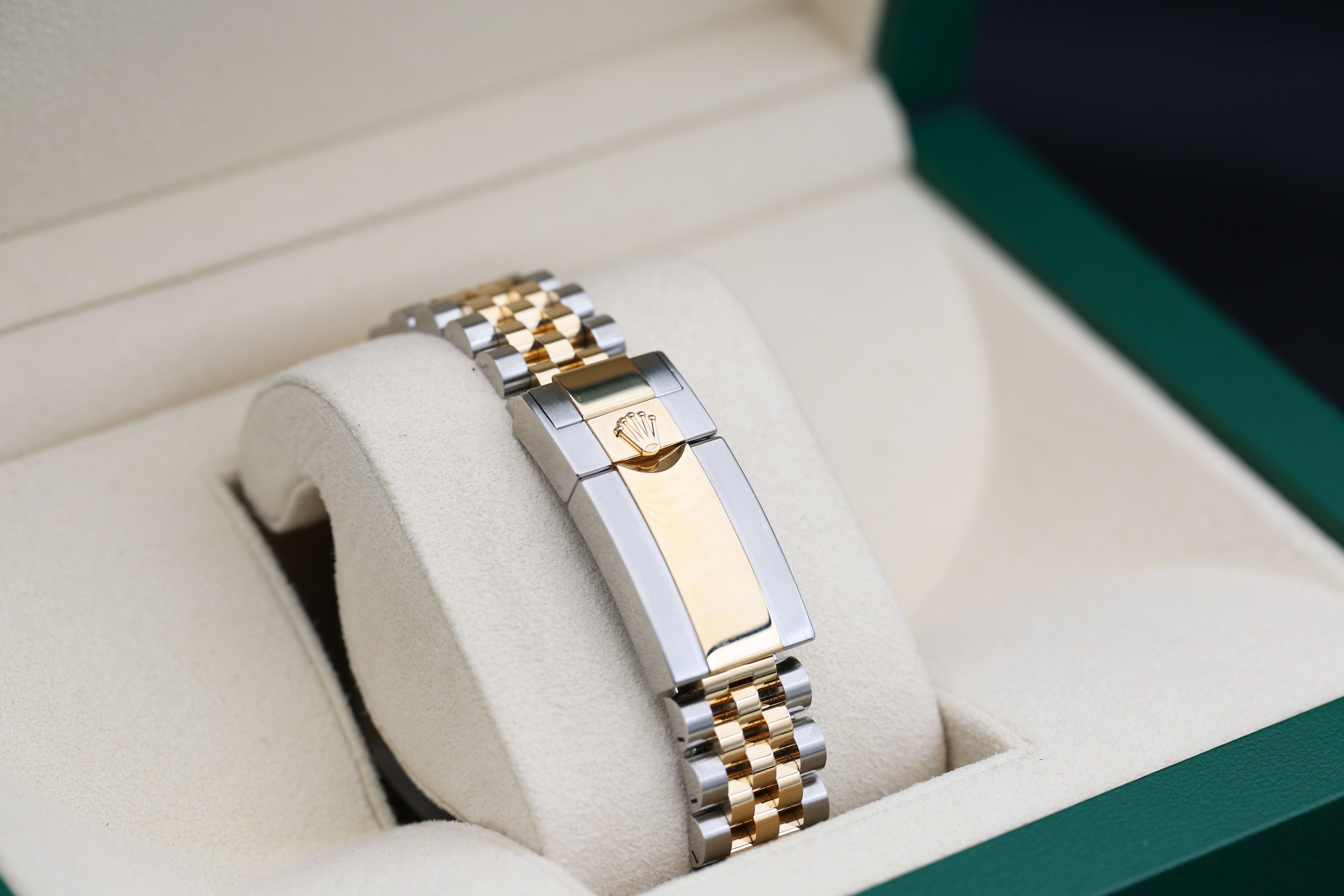 Rolex GMT Master II 126713 GRNR Thumbnail 3