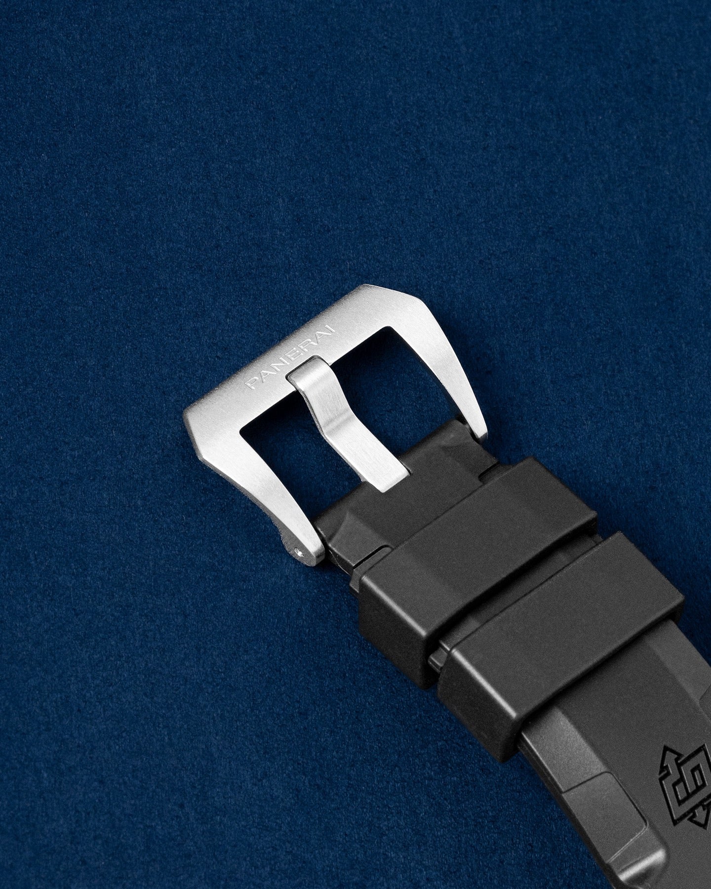 Panerai Submersible PAM01209 Thumbnail 3