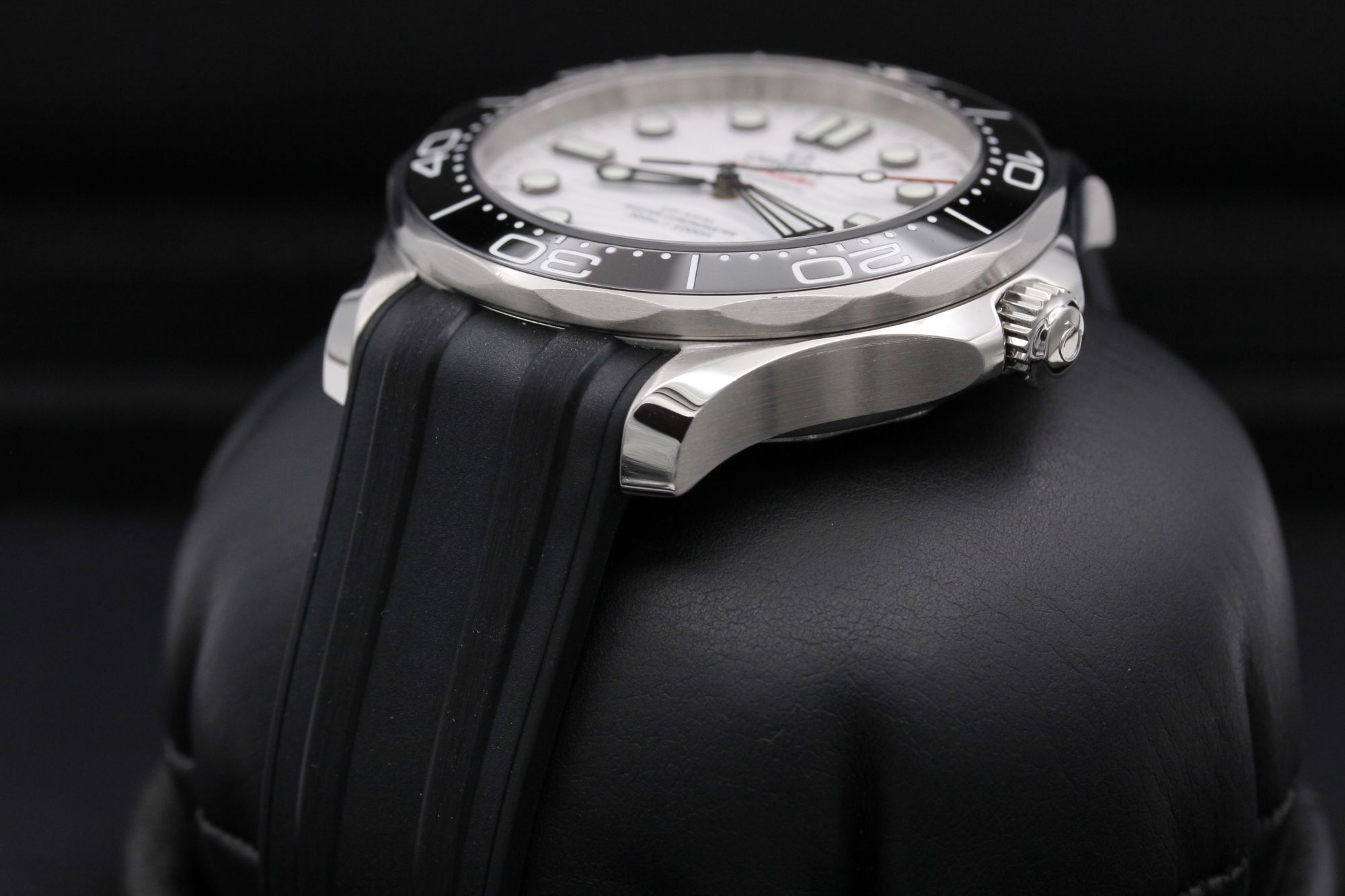 Omega Seamaster Diver 300m 210.32.42.20.04.001 Thumbnail 2