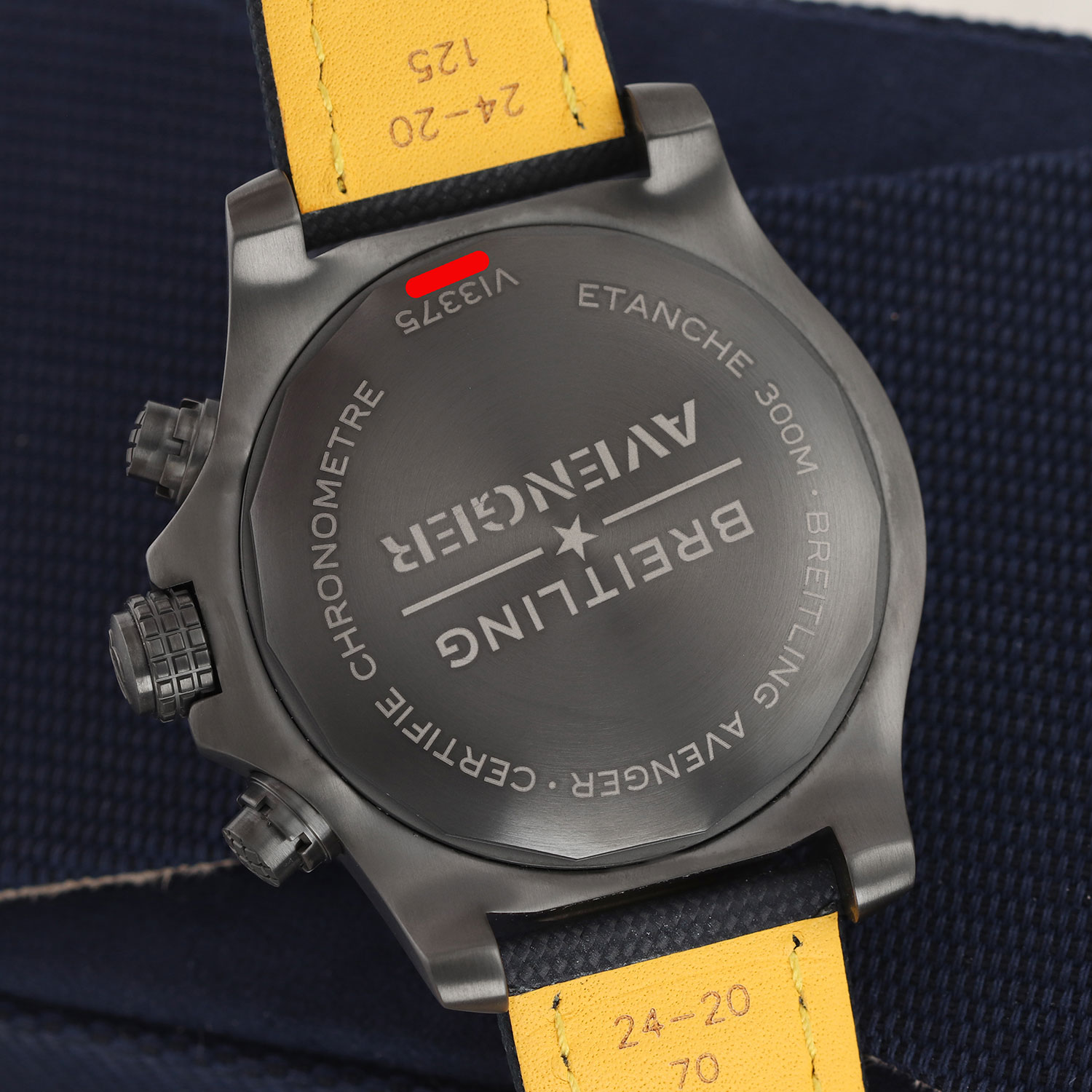 Breitling Super Avenger V13375 Thumbnail 2