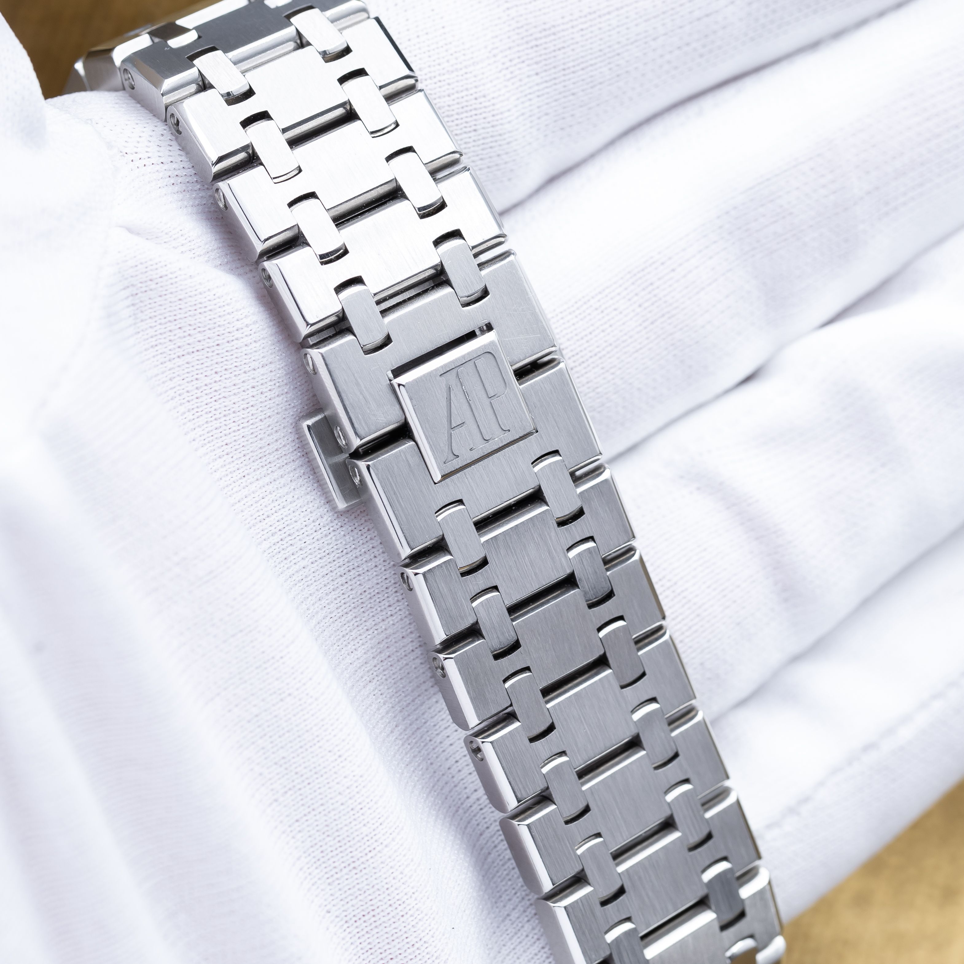 Audemars Piguet Royal Oak 15400ST.OO.1220ST.03 Thumbnail 3