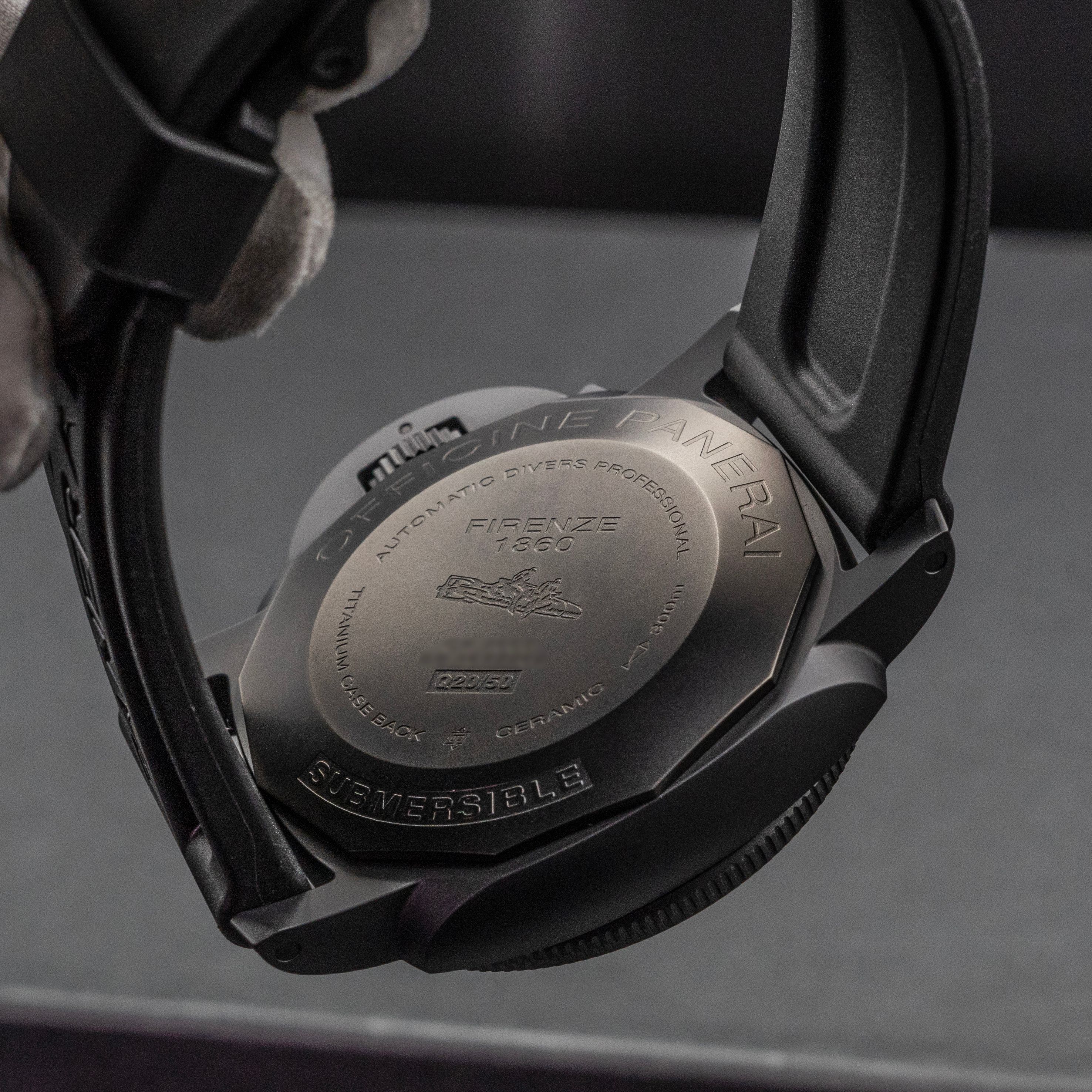 Panerai Luminor Submersible PAM00607 Thumbnail 4