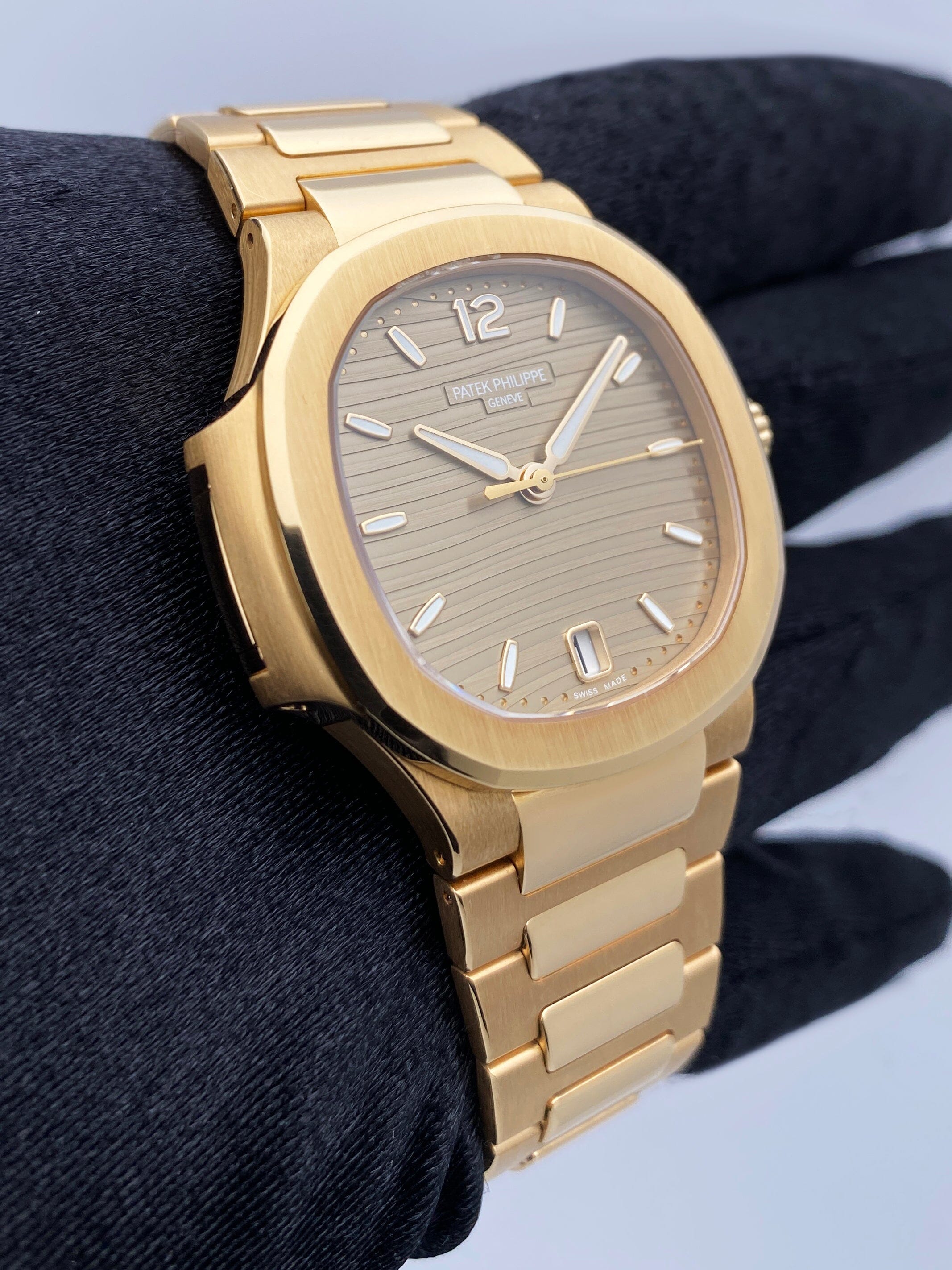 Patek Philippe Nautilus 7118/1R-010 Thumbnail 3